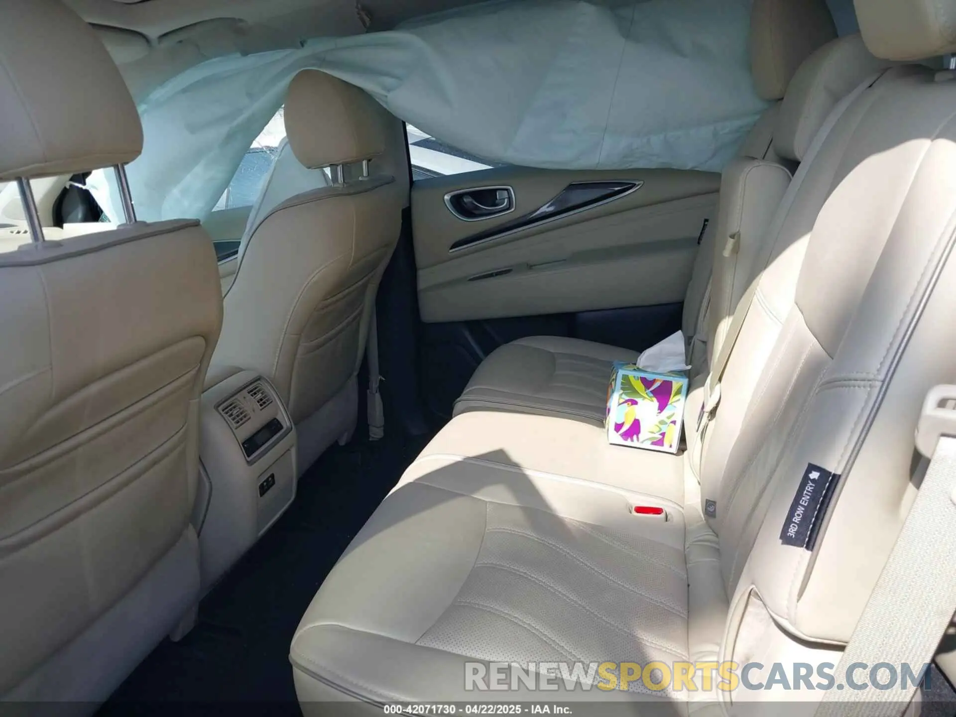 8 Photograph of a damaged car 5N1DL0MN1KC525483 INFINITI QX60 2019