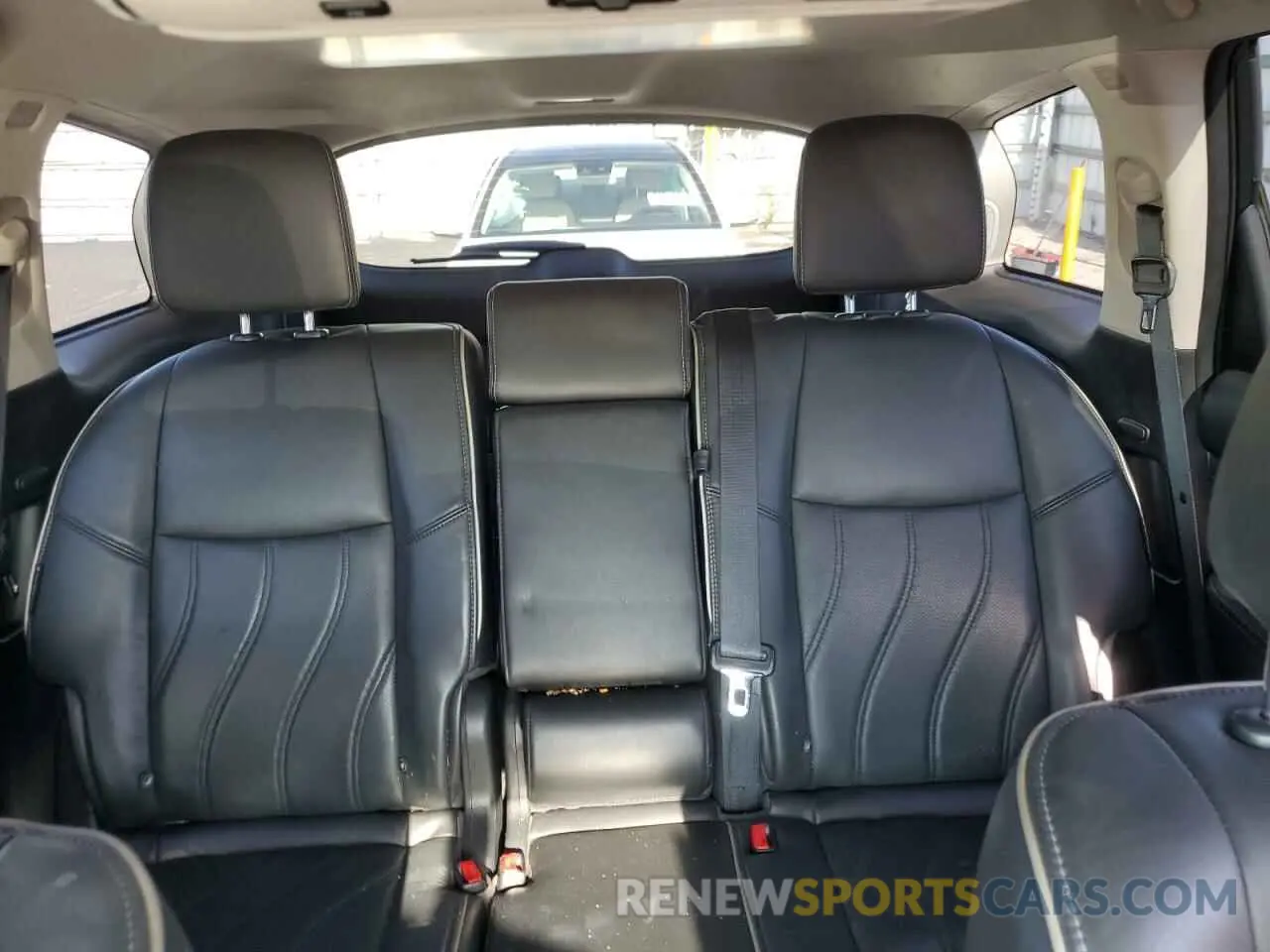 10 Photograph of a damaged car 5N1DL0MN2KC500690 INFINITI QX60 2019