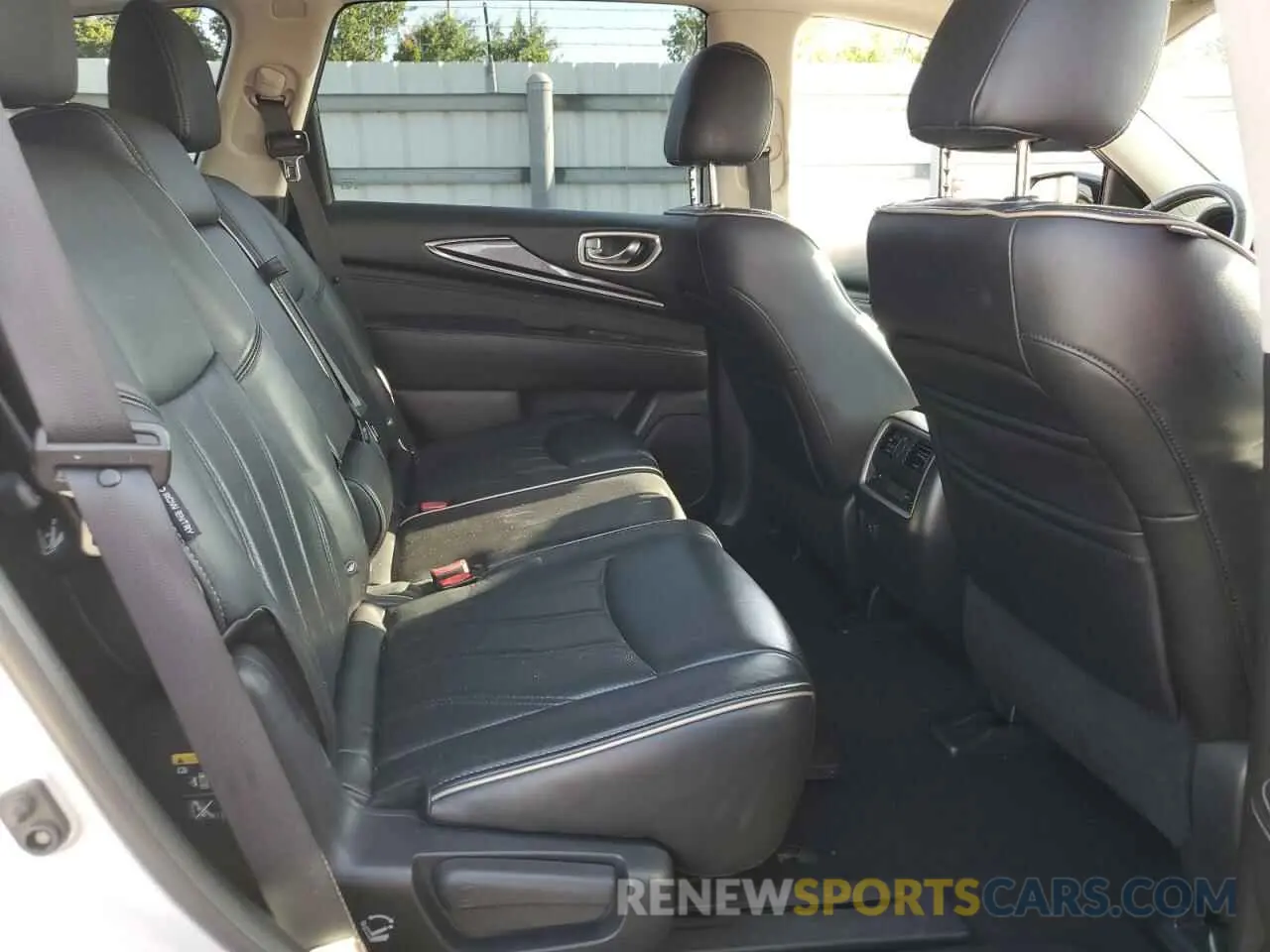 11 Photograph of a damaged car 5N1DL0MN2KC500690 INFINITI QX60 2019