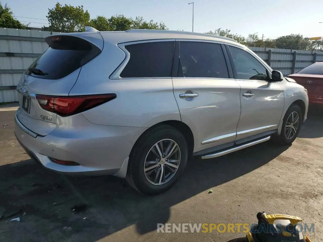 3 Photograph of a damaged car 5N1DL0MN2KC500690 INFINITI QX60 2019