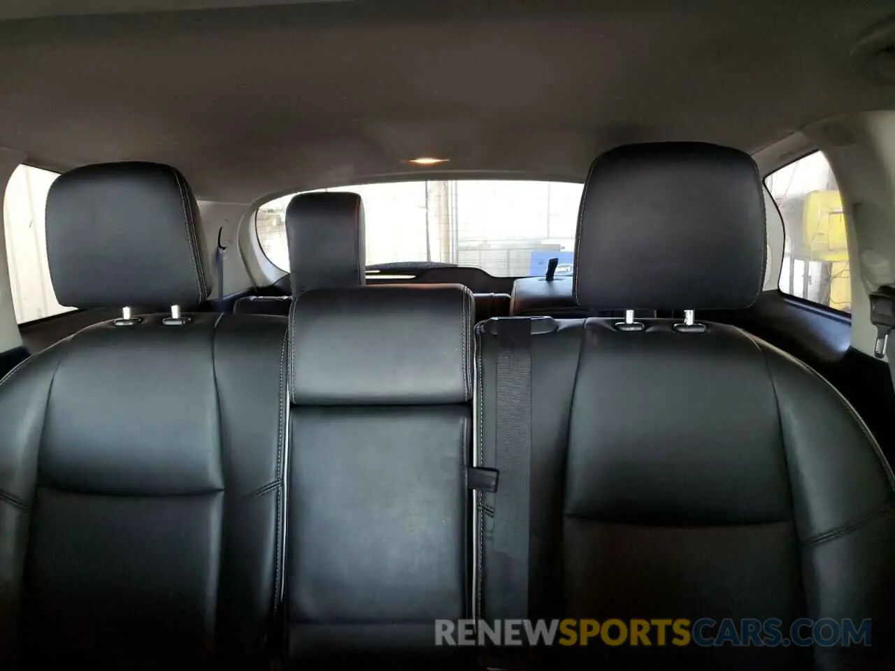 10 Photograph of a damaged car 5N1DL0MN2KC503153 INFINITI QX60 2019