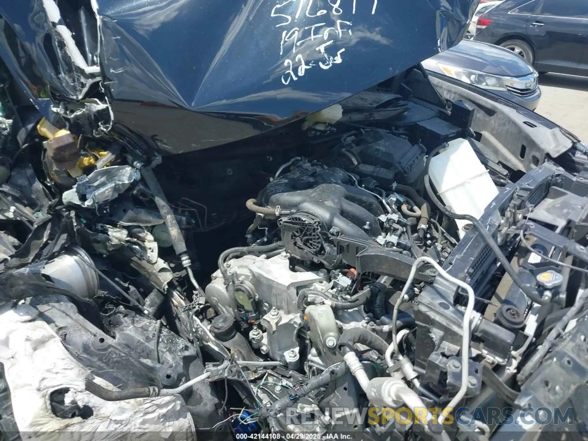 10 Photograph of a damaged car 5N1DL0MN3KC516817 INFINITI QX60 2019