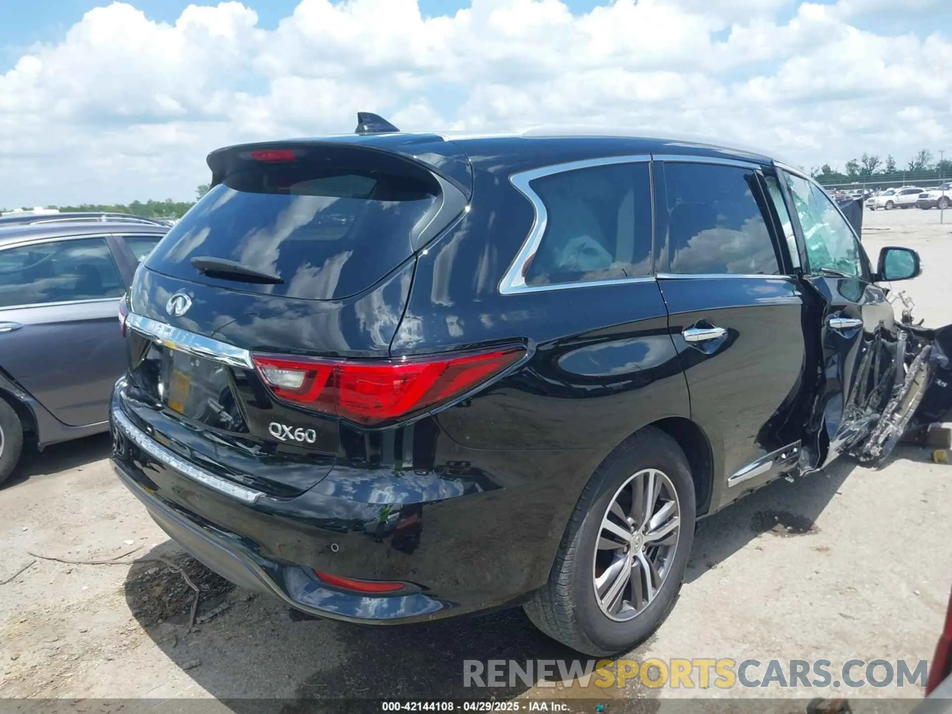 4 Photograph of a damaged car 5N1DL0MN3KC516817 INFINITI QX60 2019