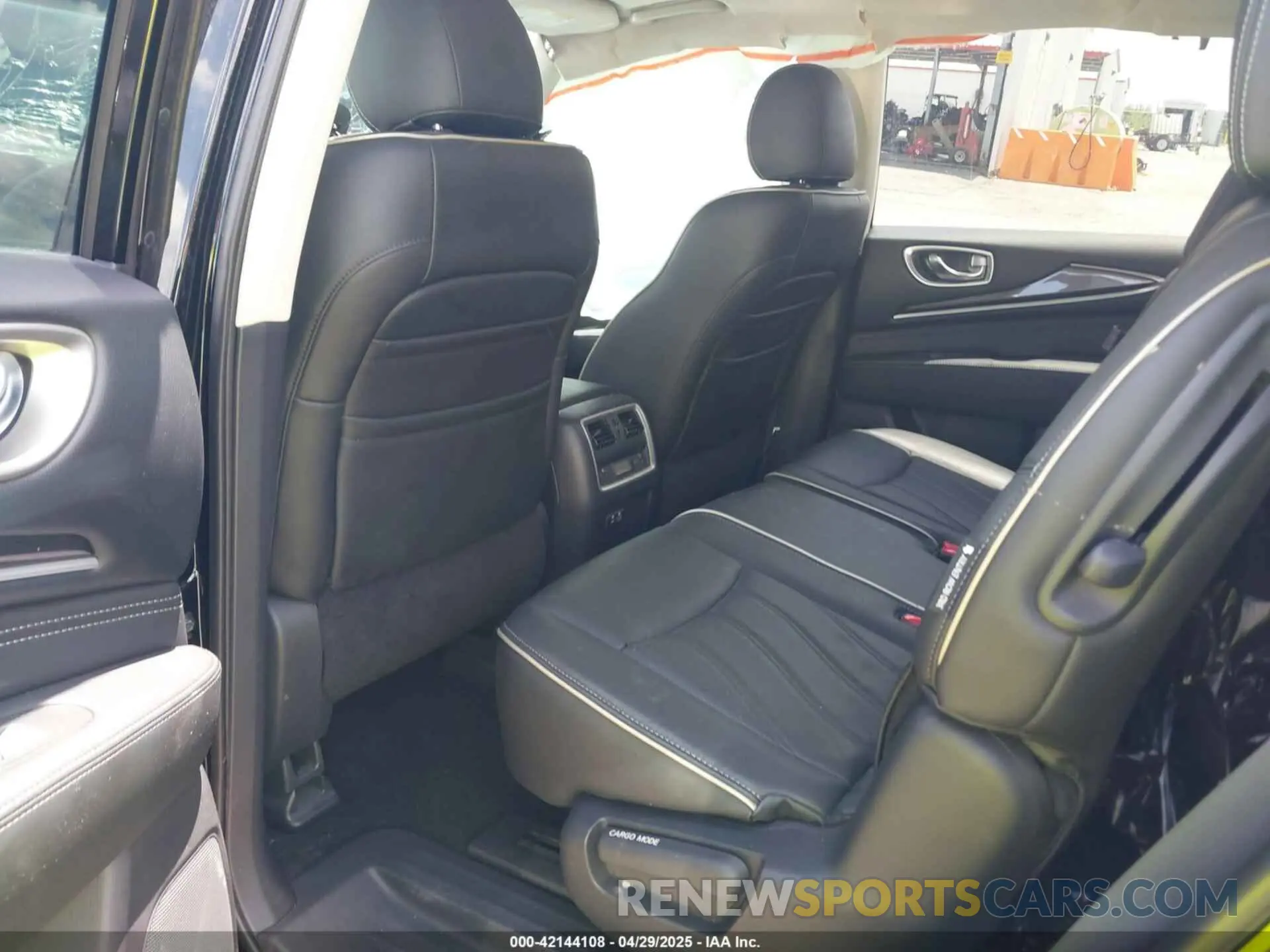 8 Photograph of a damaged car 5N1DL0MN3KC516817 INFINITI QX60 2019