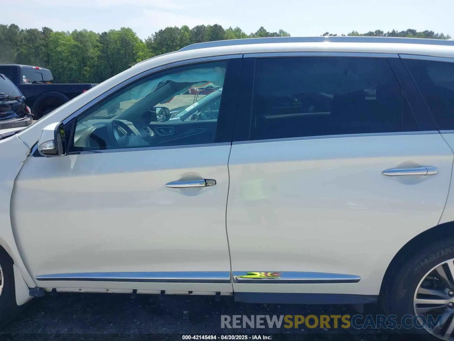14 Photograph of a damaged car 5N1DL0MN7KC501009 INFINITI QX60 2019