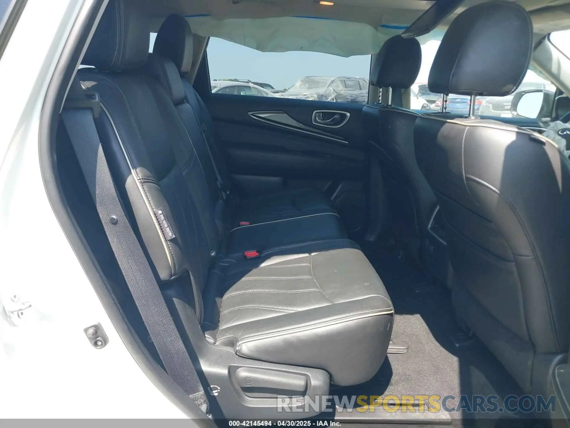 8 Photograph of a damaged car 5N1DL0MN7KC501009 INFINITI QX60 2019