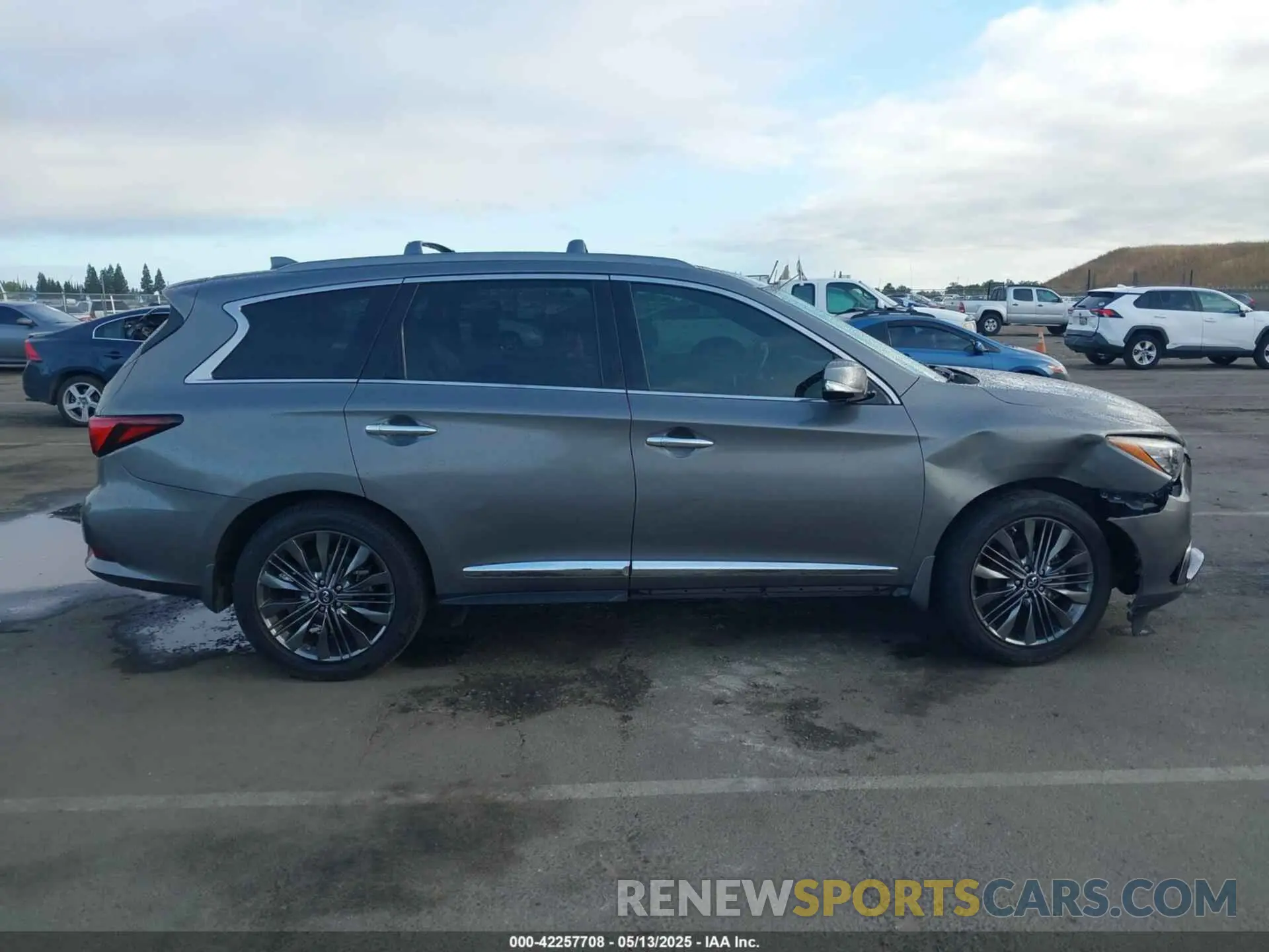 13 Photograph of a damaged car 5N1DL0MN7KC522605 INFINITI QX60 2019