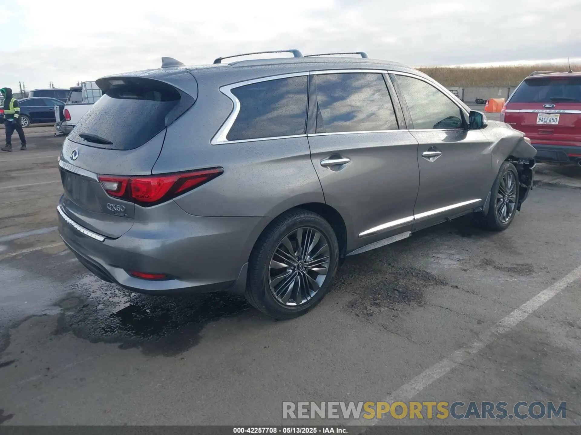 4 Photograph of a damaged car 5N1DL0MN7KC522605 INFINITI QX60 2019