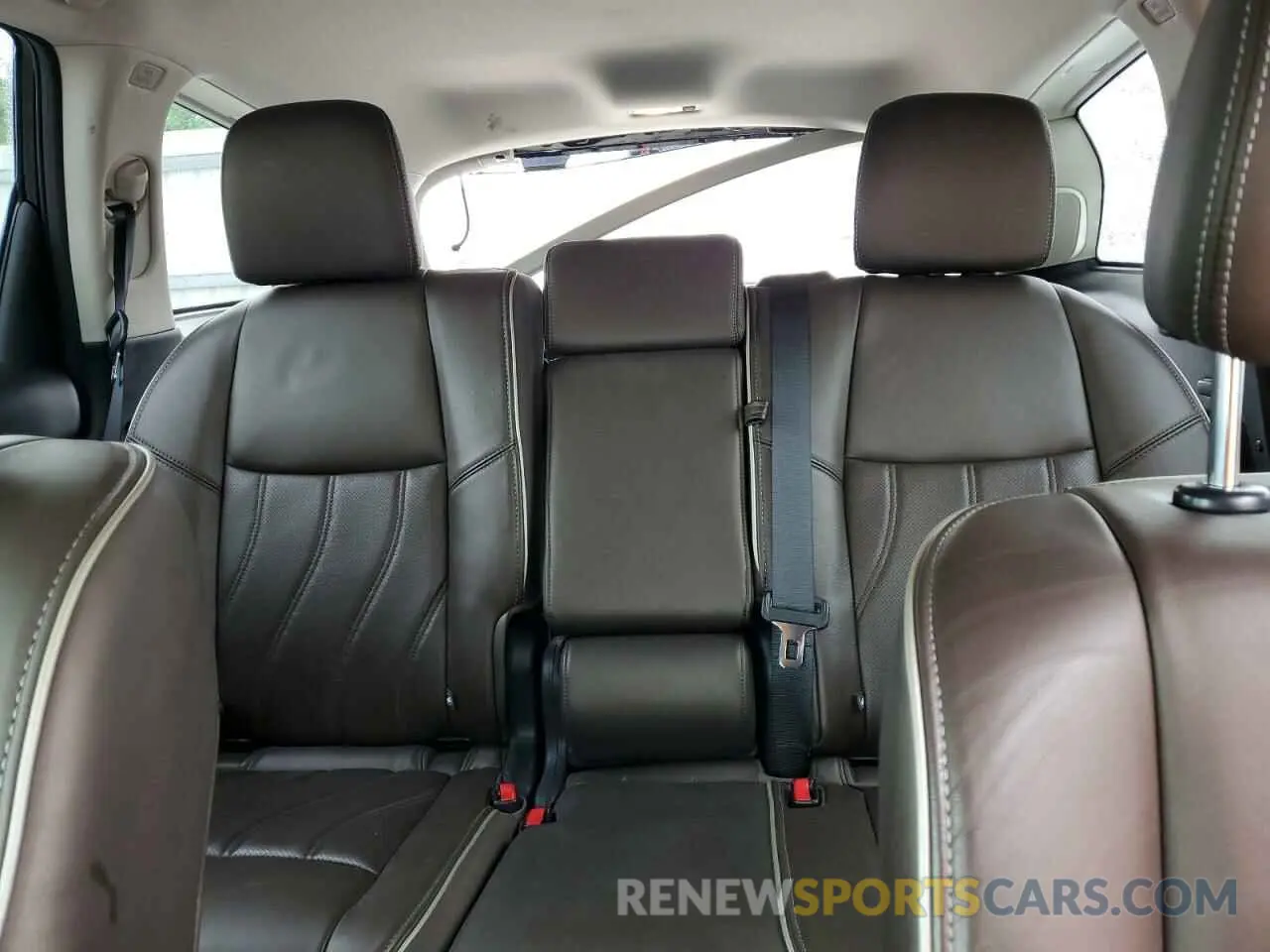 10 Photograph of a damaged car 5N1DL0MN7KC561596 INFINITI QX60 2019