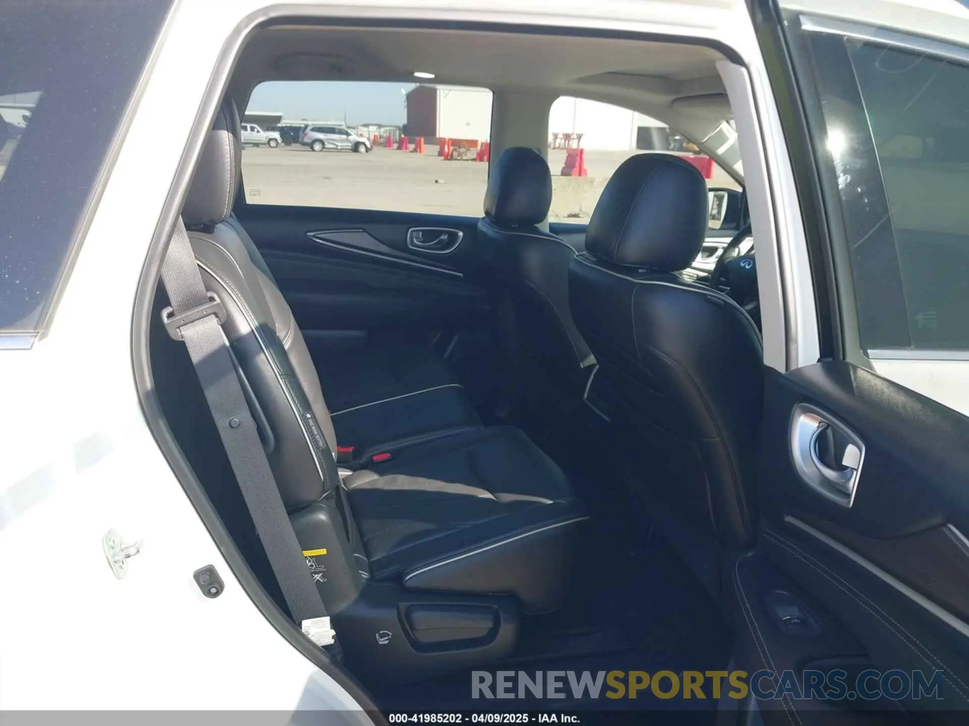 8 Фотография поврежденного автомобиля 5N1DL0MN9KC504400 INFINITI QX60 2019