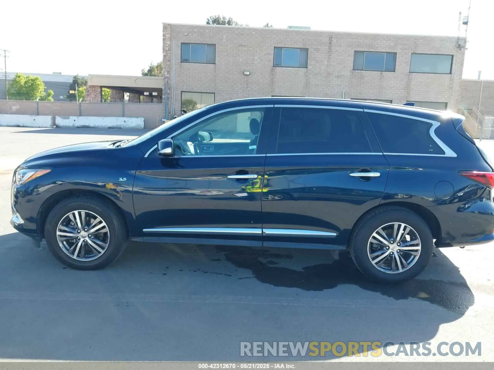 14 Photograph of a damaged car 5N1DL0MN9KC567285 INFINITI QX60 2019