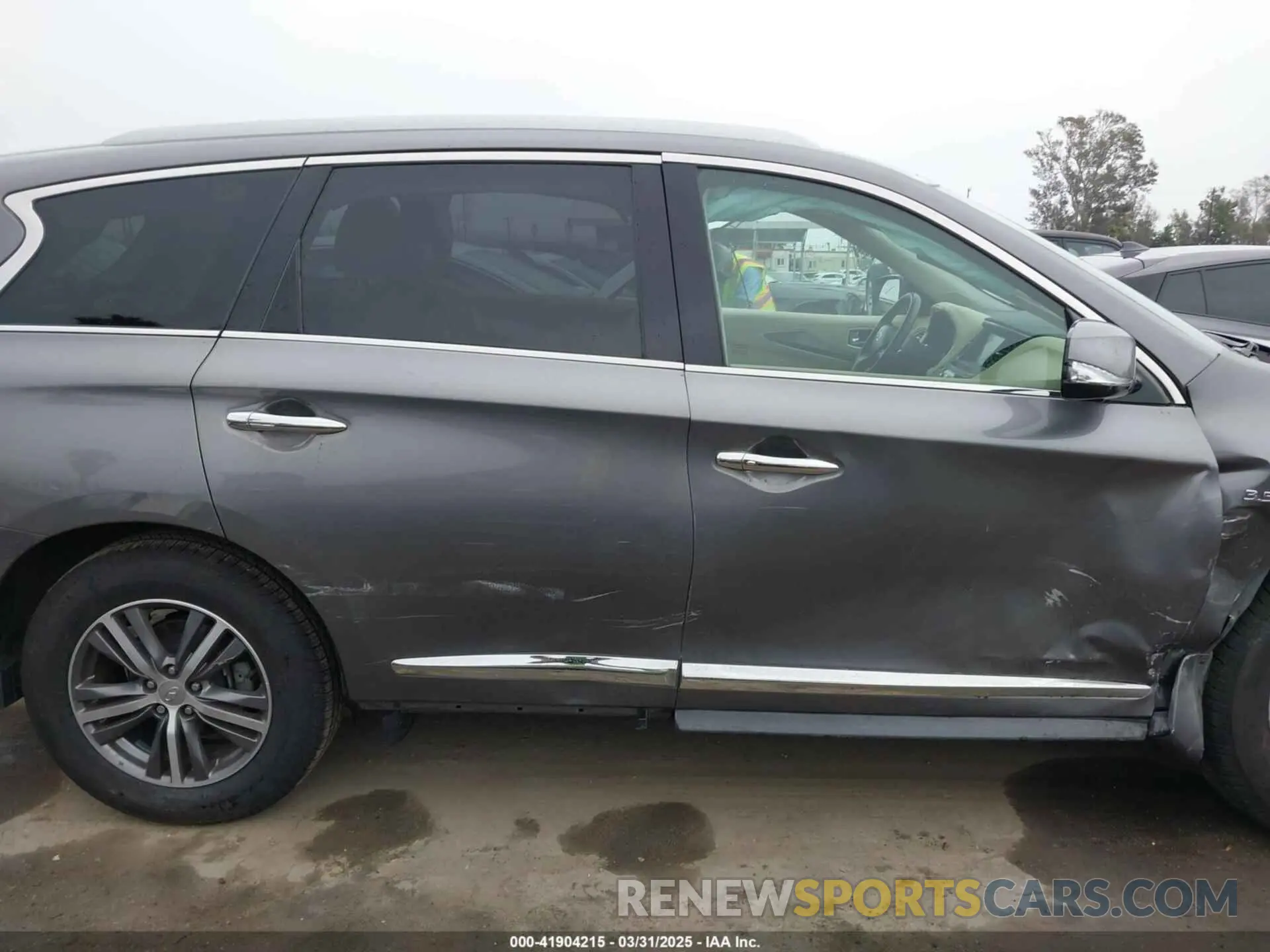 13 Photograph of a damaged car 5N1DL0MN9KC569666 INFINITI QX60 2019