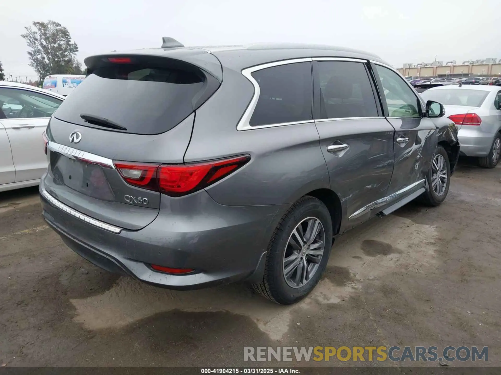 4 Photograph of a damaged car 5N1DL0MN9KC569666 INFINITI QX60 2019