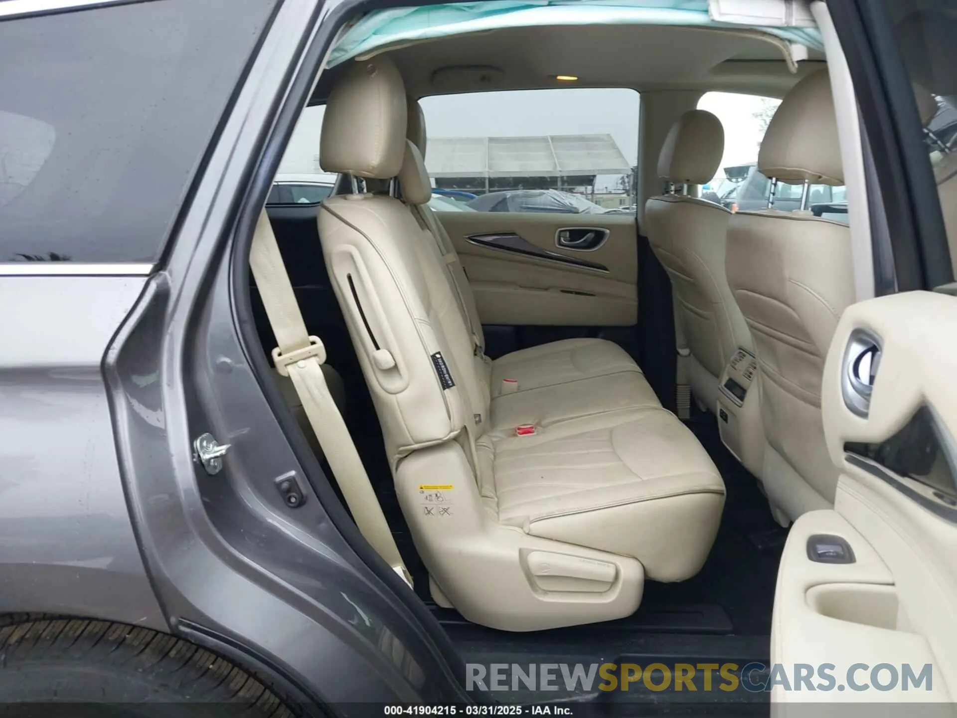 8 Photograph of a damaged car 5N1DL0MN9KC569666 INFINITI QX60 2019