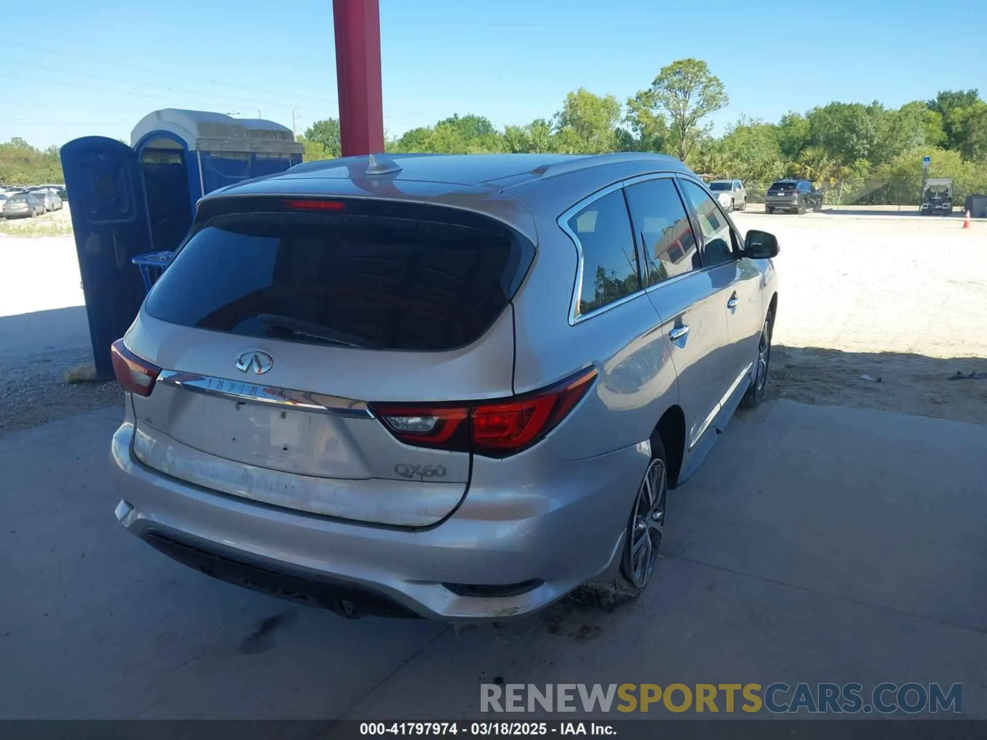 4 Photograph of a damaged car 5N1DL0MM2LC503968 INFINITI QX60 2020