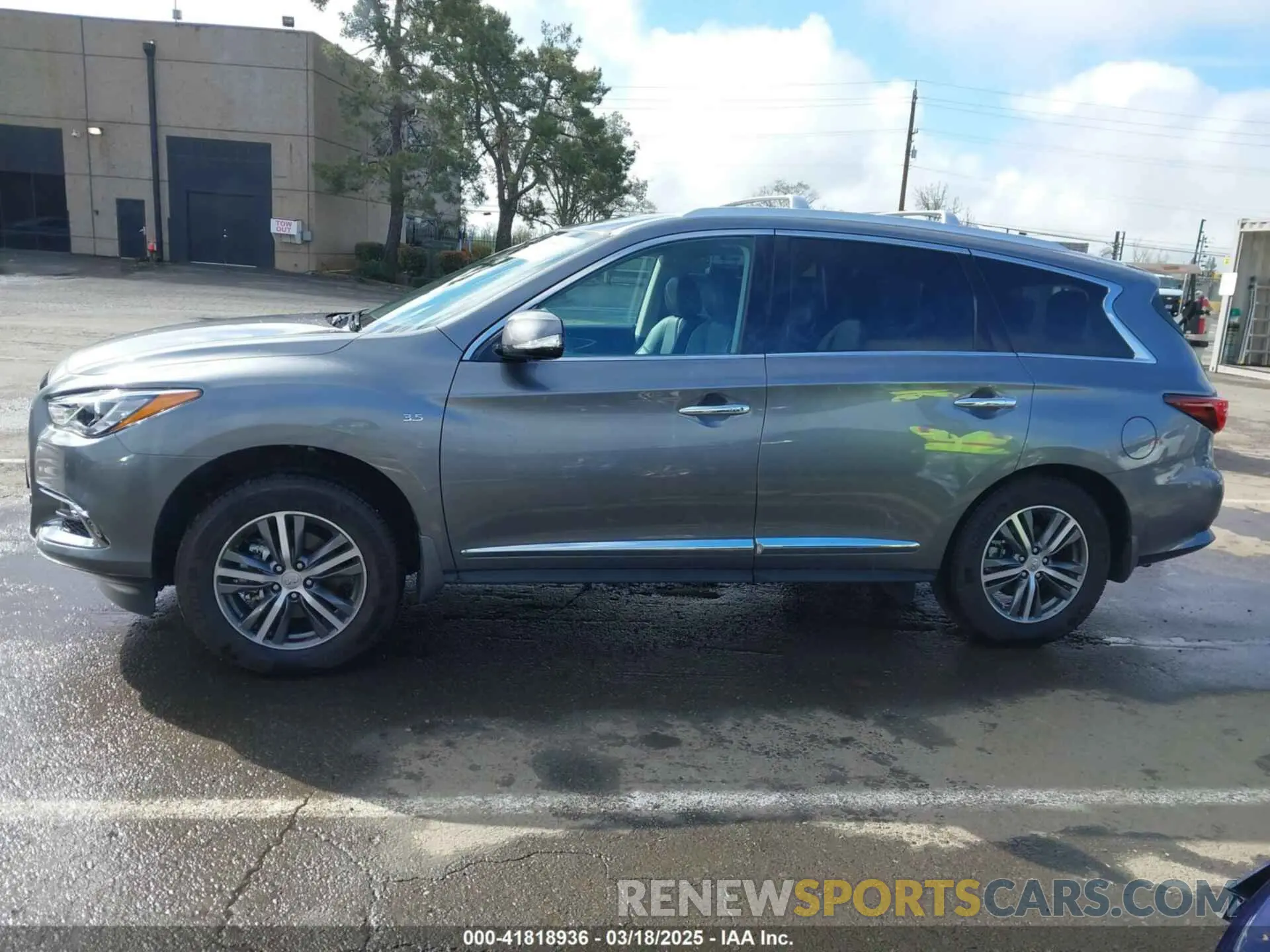 14 Photograph of a damaged car 5N1DL0MM2LC539675 INFINITI QX60 2020