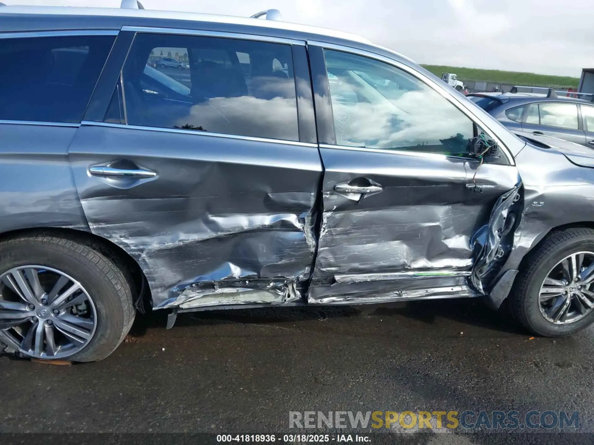 6 Photograph of a damaged car 5N1DL0MM2LC539675 INFINITI QX60 2020