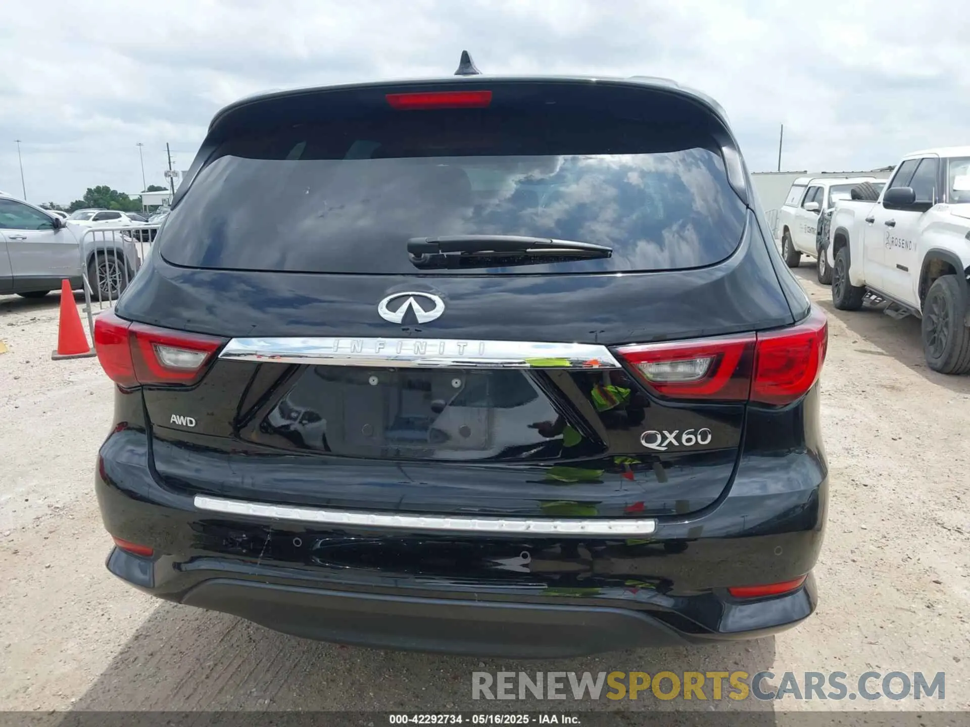 17 Photograph of a damaged car 5N1DL0MM3LC524411 INFINITI QX60 2020