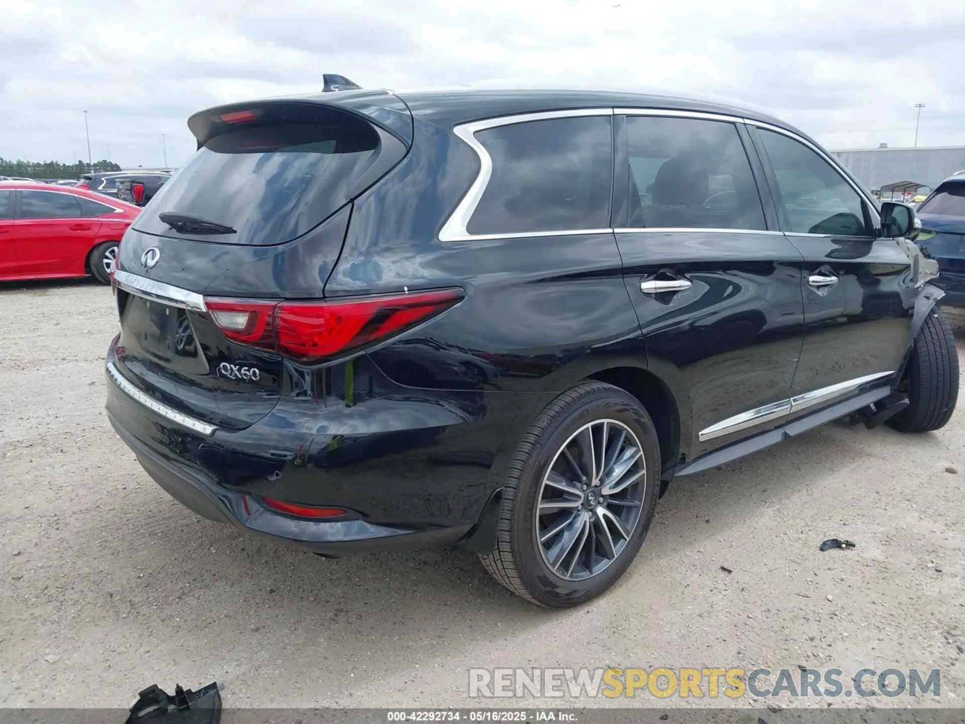 4 Photograph of a damaged car 5N1DL0MM3LC524411 INFINITI QX60 2020