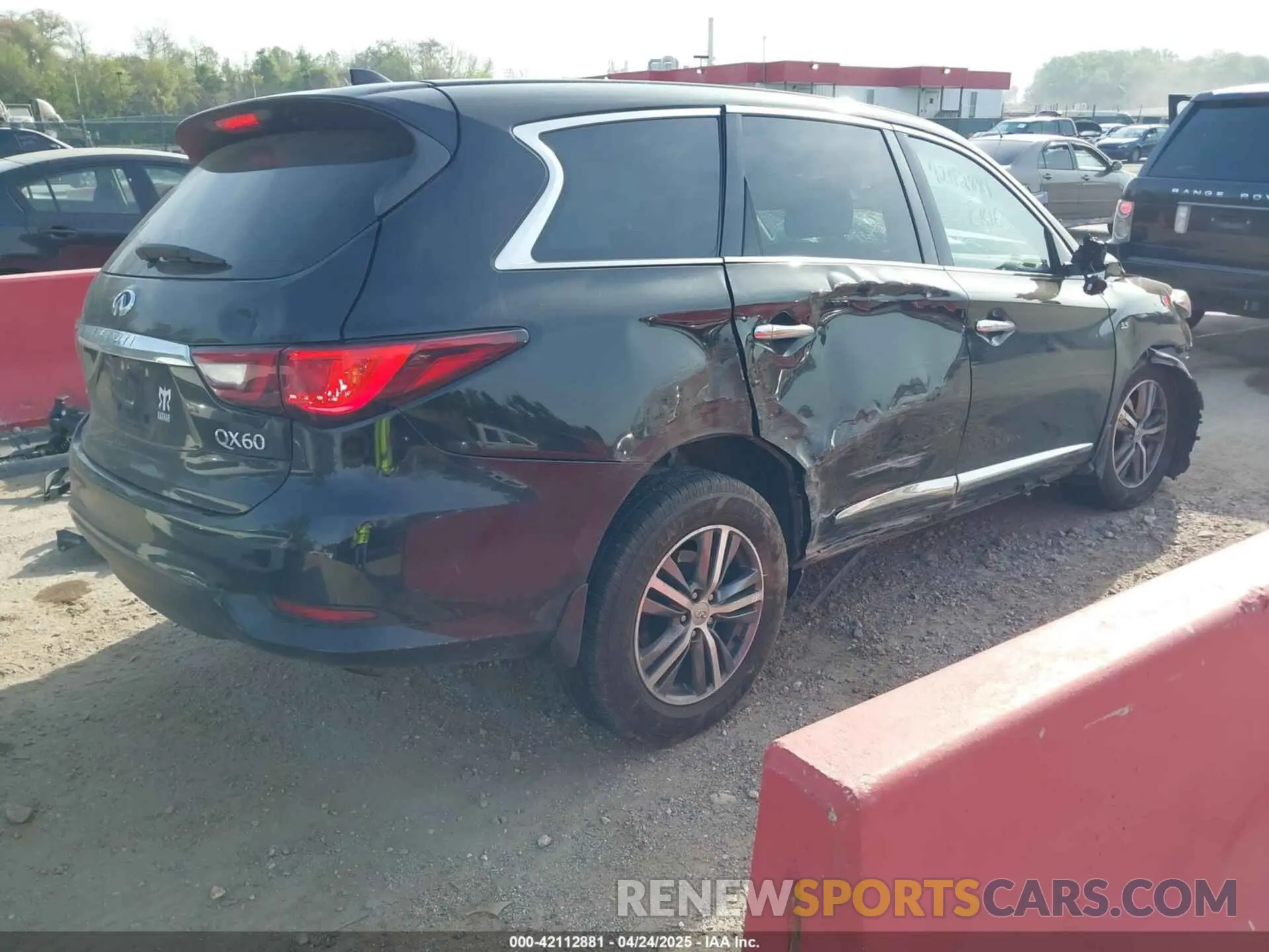 4 Photograph of a damaged car 5N1DL0MM7LC540417 INFINITI QX60 2020