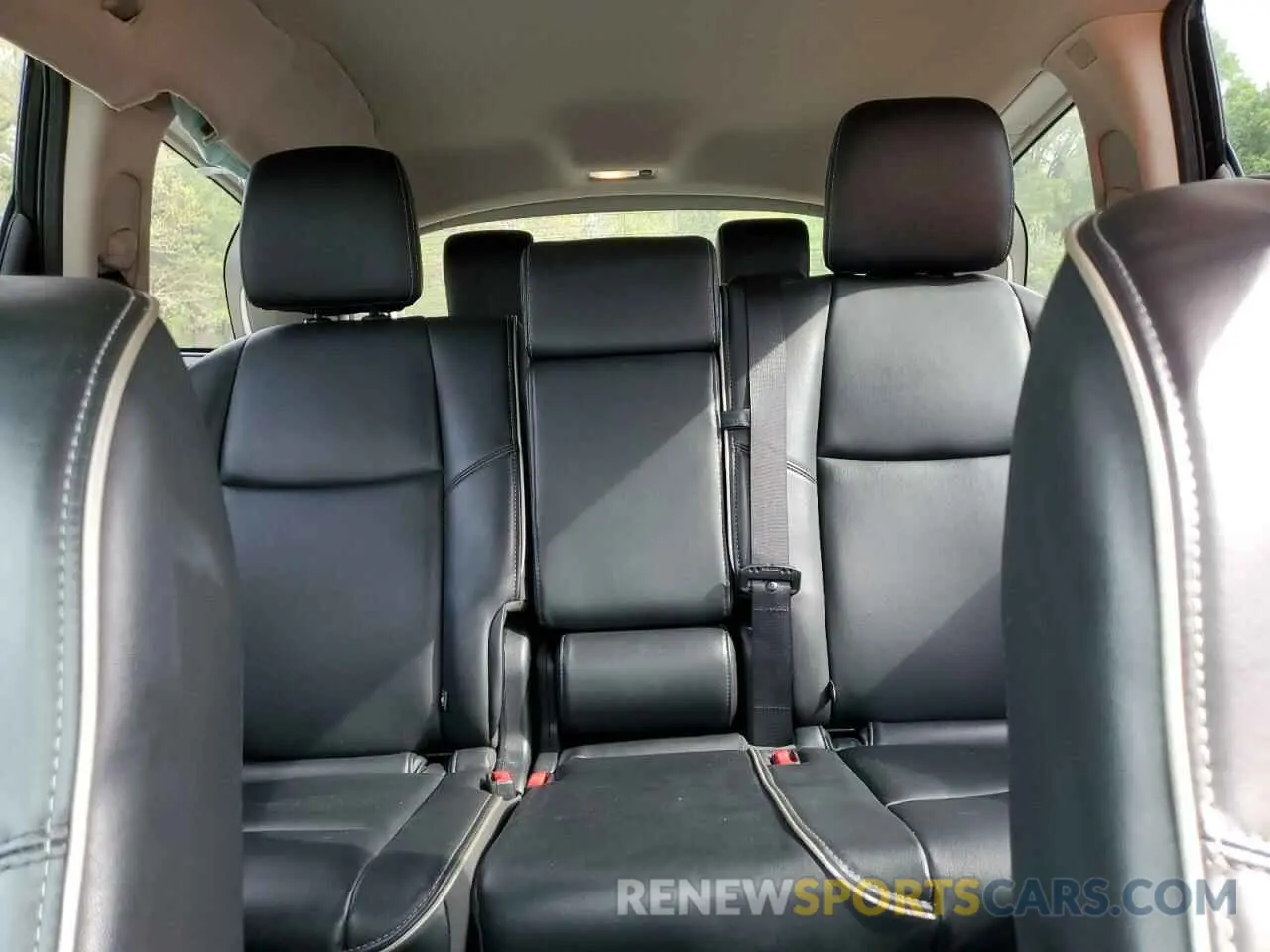 10 Photograph of a damaged car 5N1DL0MM8LC521231 INFINITI QX60 2020