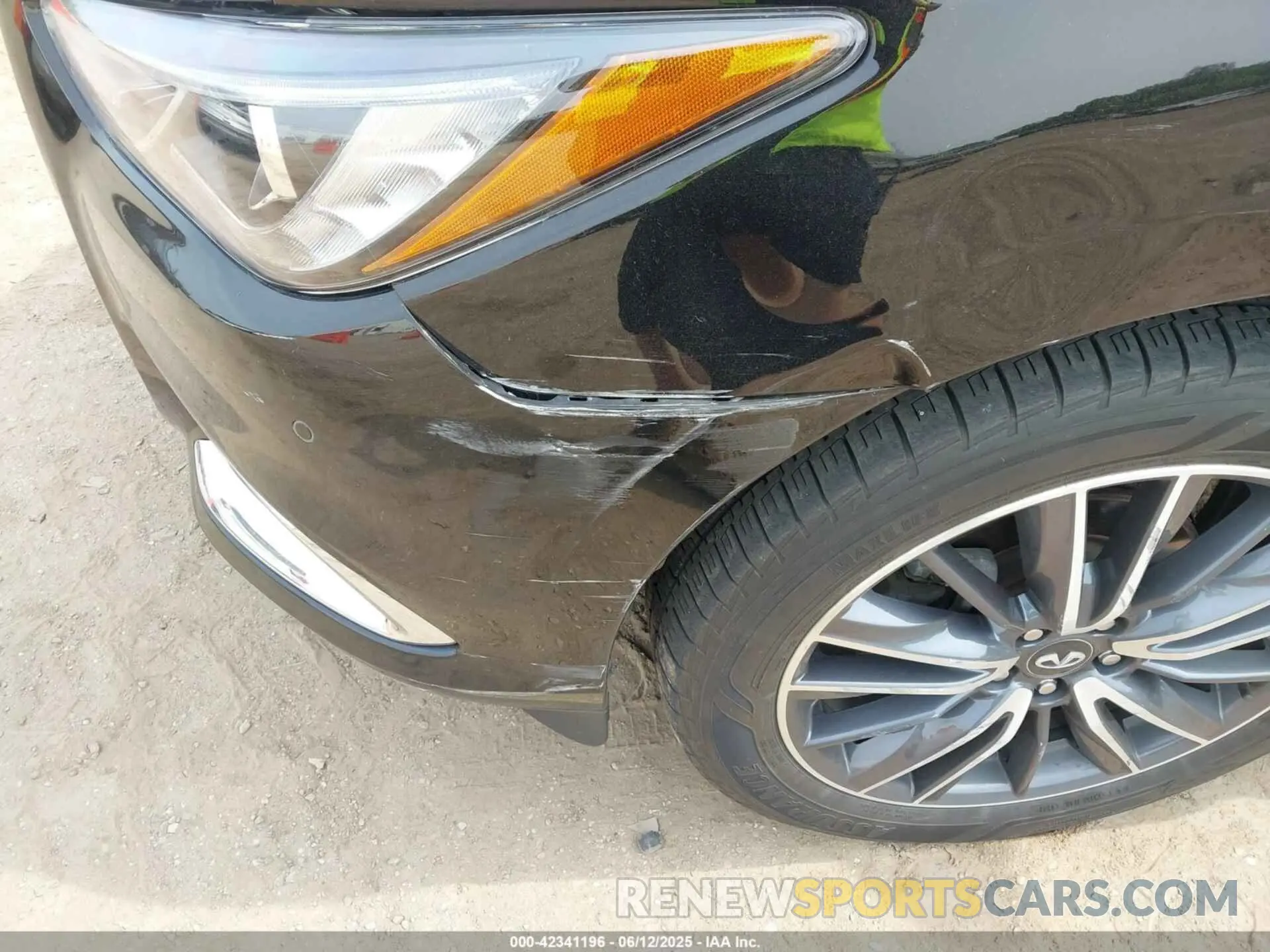 17 Photograph of a damaged car 5N1DL0MMXLC513079 INFINITI QX60 2020