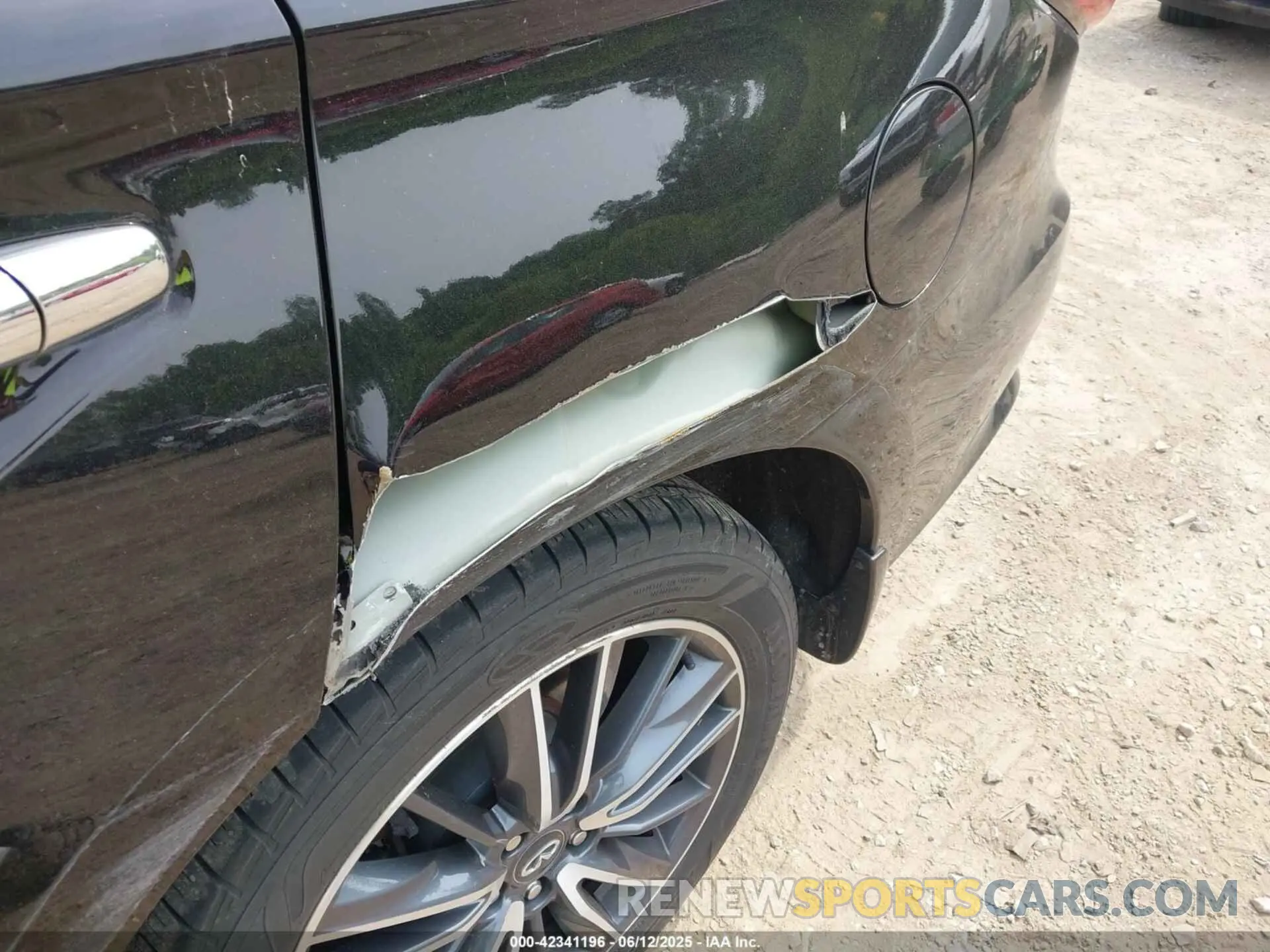 18 Photograph of a damaged car 5N1DL0MMXLC513079 INFINITI QX60 2020