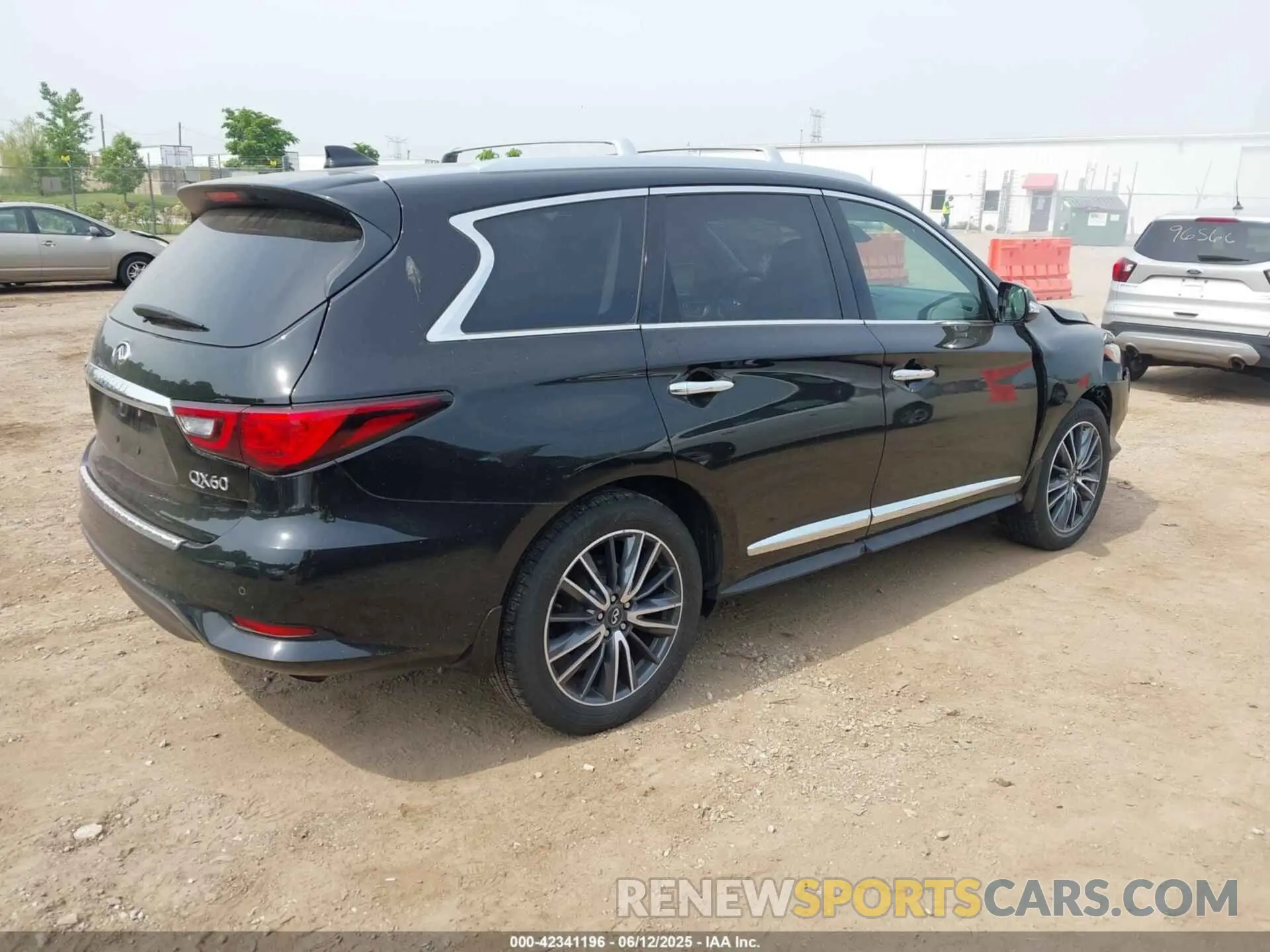 4 Photograph of a damaged car 5N1DL0MMXLC513079 INFINITI QX60 2020