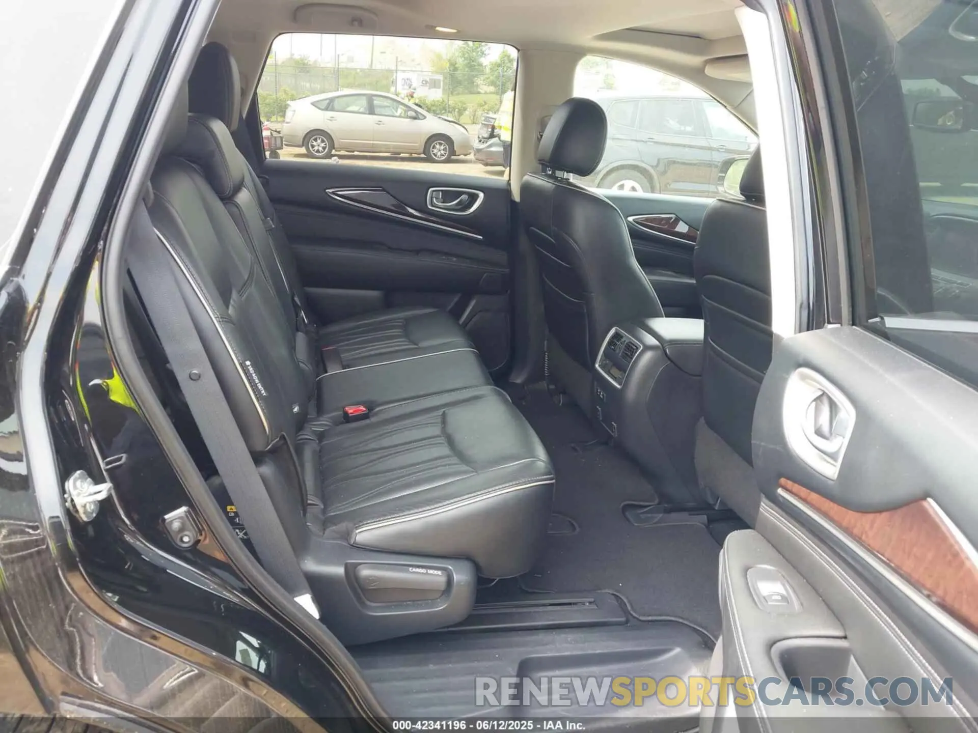 8 Photograph of a damaged car 5N1DL0MMXLC513079 INFINITI QX60 2020
