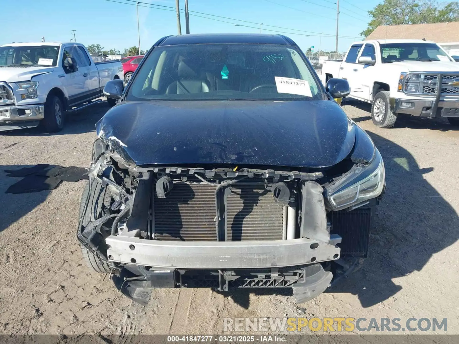 6 Photograph of a damaged car 5N1DL0MMXLC526804 INFINITI QX60 2020
