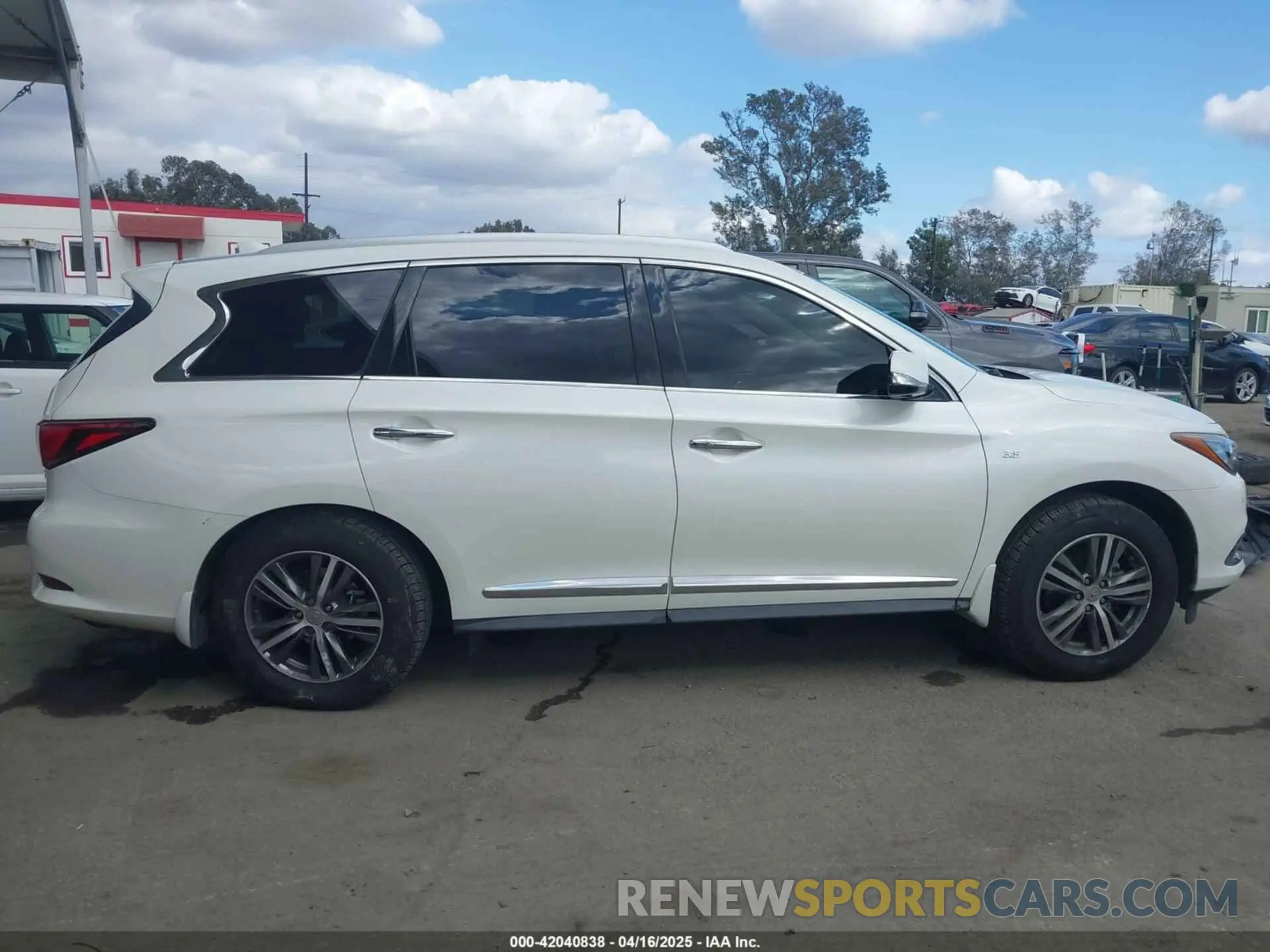 13 Photograph of a damaged car 5N1DL0MN1LC508135 INFINITI QX60 2020
