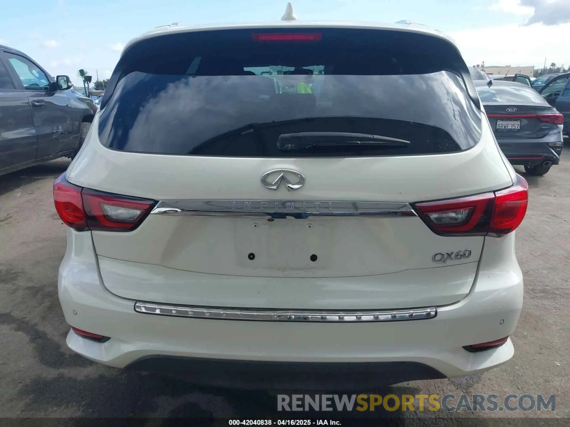 16 Photograph of a damaged car 5N1DL0MN1LC508135 INFINITI QX60 2020