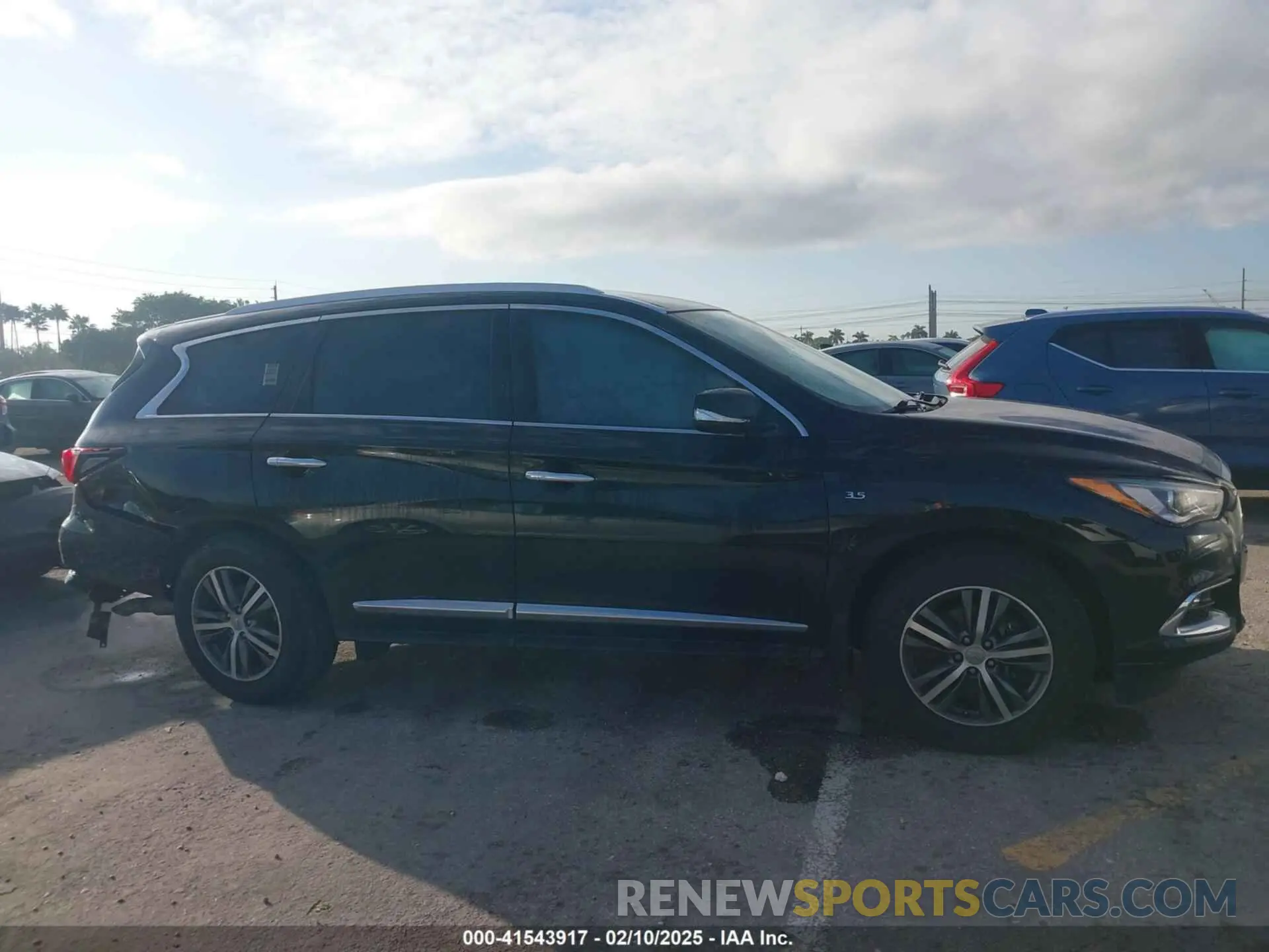 13 Photograph of a damaged car 5N1DL0MN3LC527057 INFINITI QX60 2020