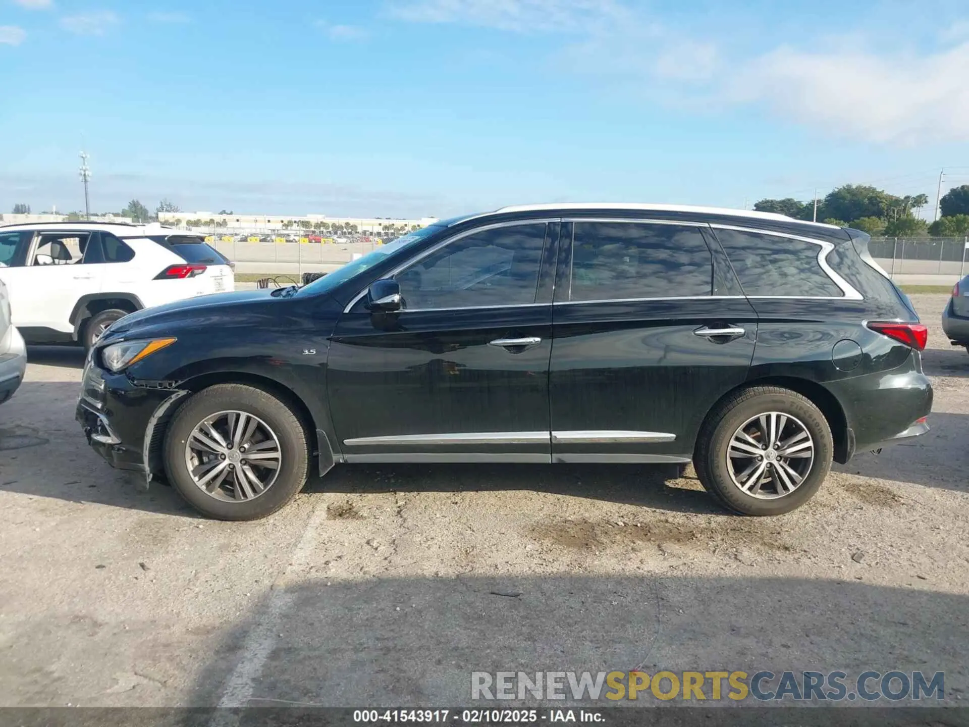 14 Photograph of a damaged car 5N1DL0MN3LC527057 INFINITI QX60 2020