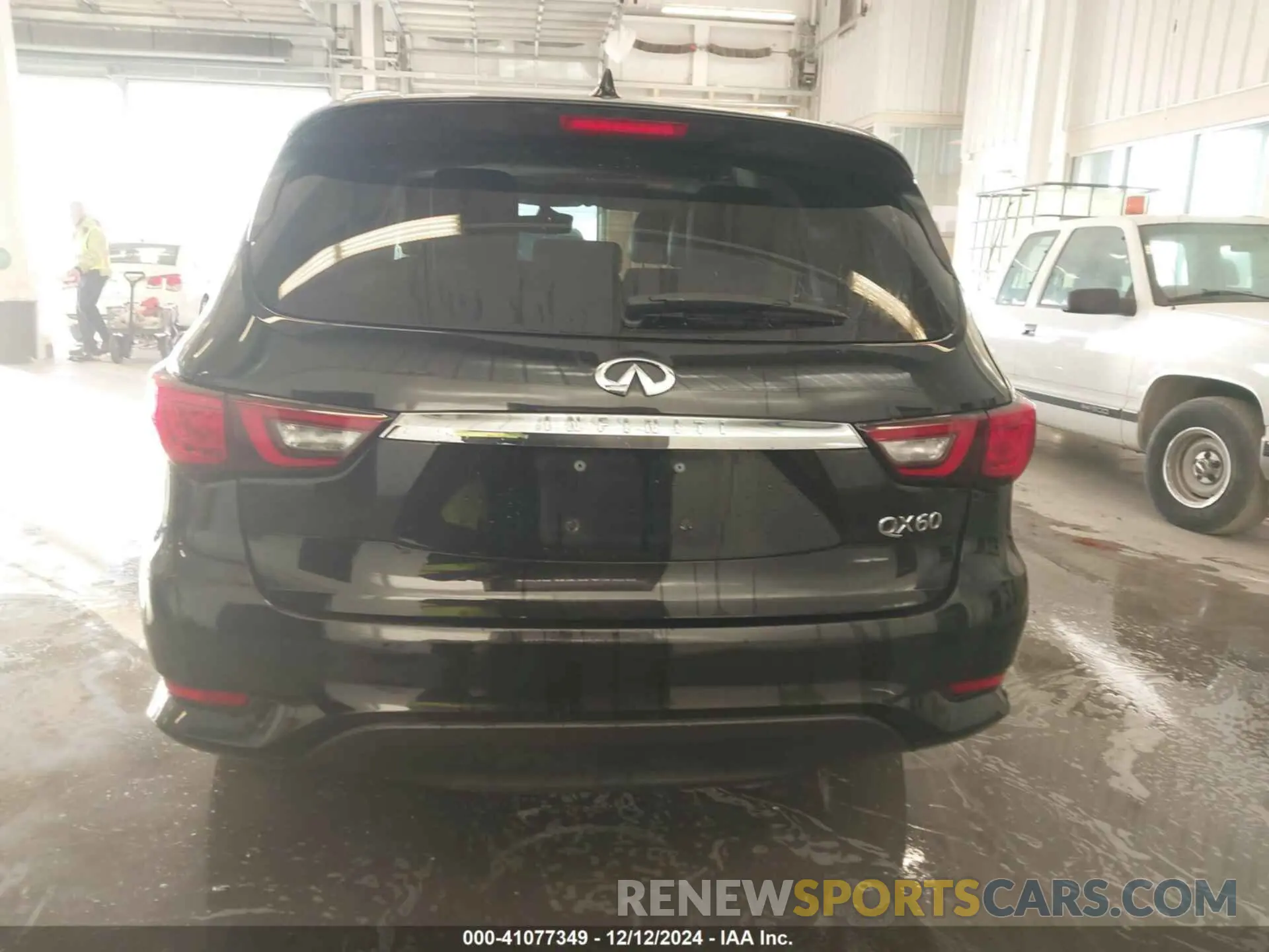 17 Photograph of a damaged car 5N1DL0MN3LC533814 INFINITI QX60 2020