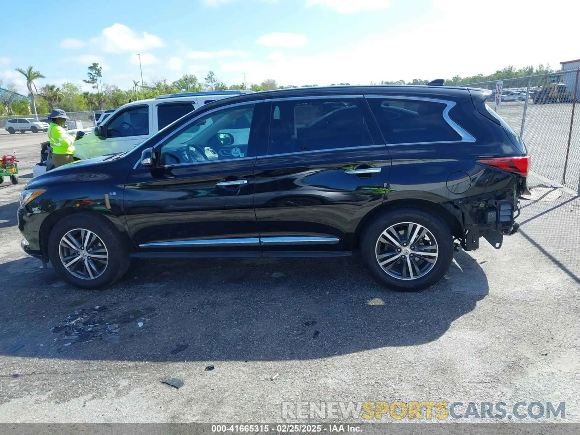 15 Photograph of a damaged car 5N1DL0MNXLC532367 INFINITI QX60 2020