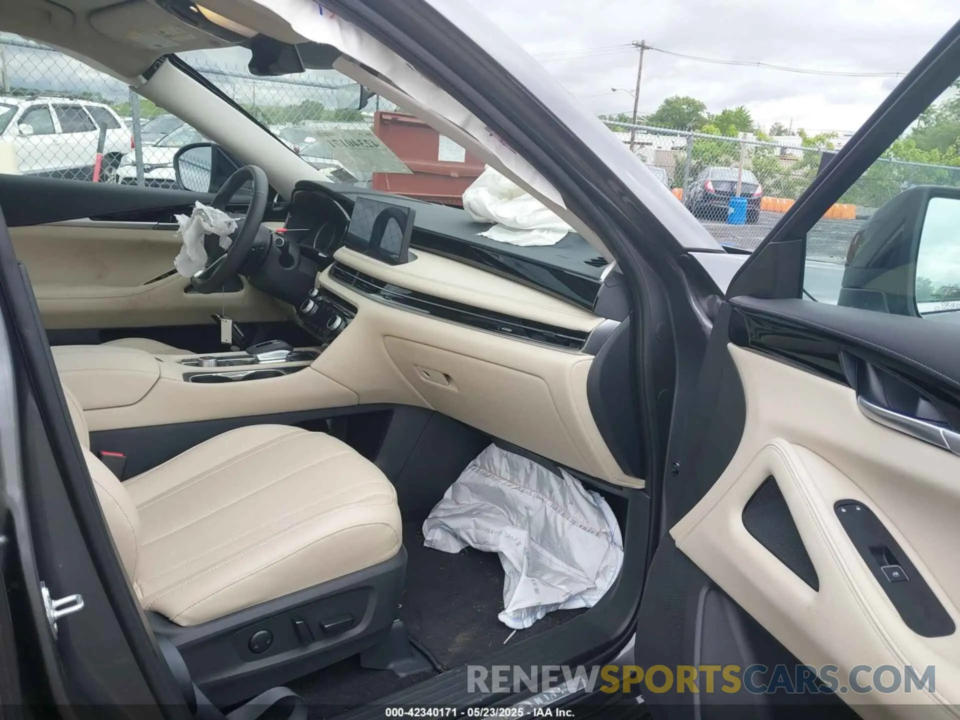 5 Photograph of a damaged car 5N1AL1ES1SC331789 INFINITI QX60 2025