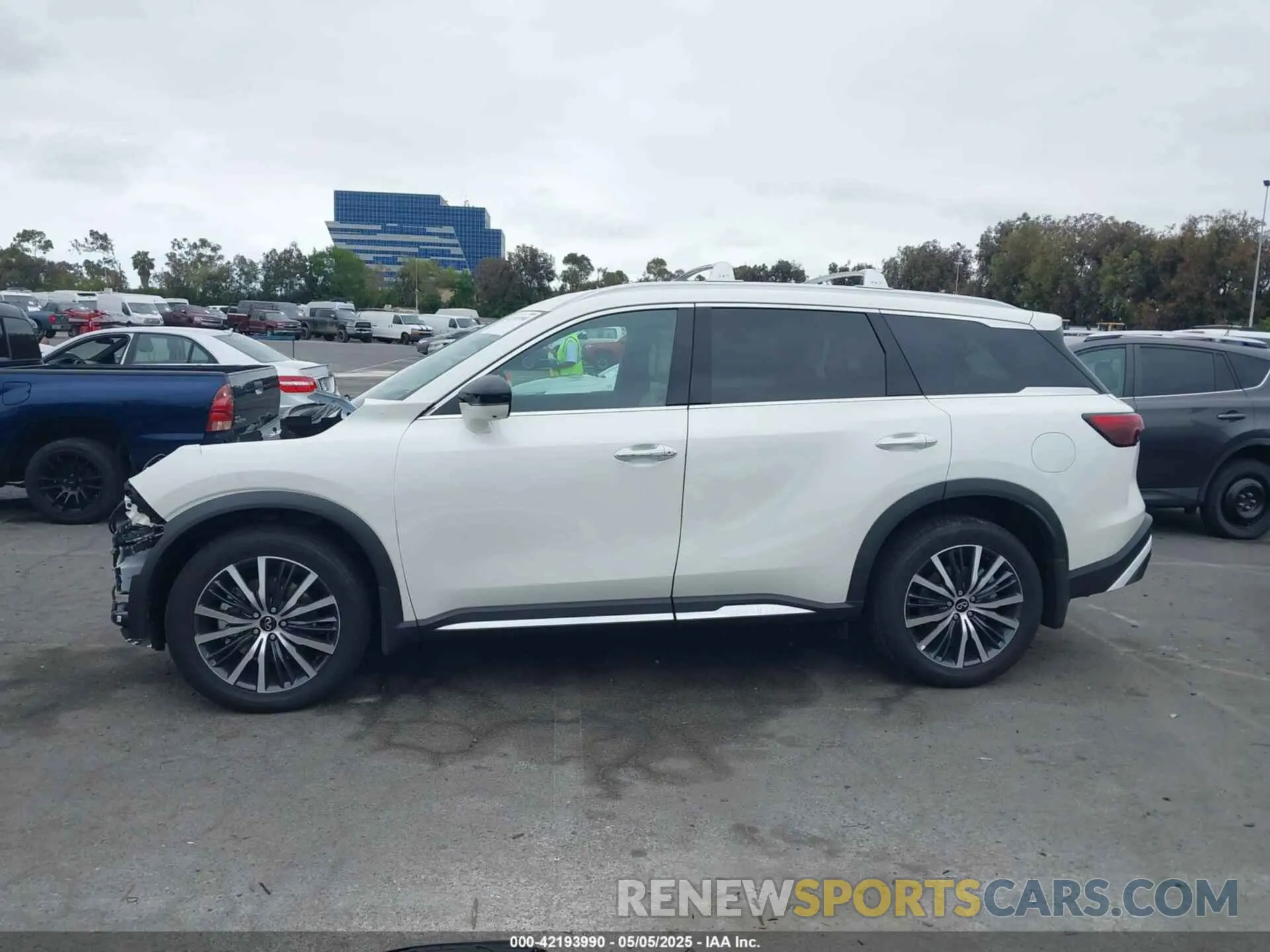 15 Photograph of a damaged car 5N1AL1GS6SC330036 INFINITI QX60 2025