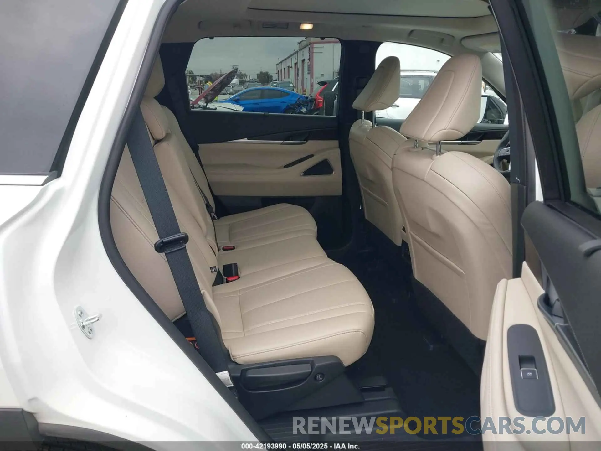 8 Photograph of a damaged car 5N1AL1GS6SC330036 INFINITI QX60 2025