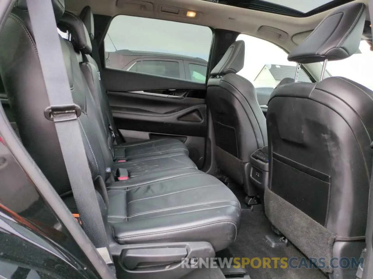 10 Photograph of a damaged car 5N1AL1ES8SC330302 INFINITI QX60 PURE 2025