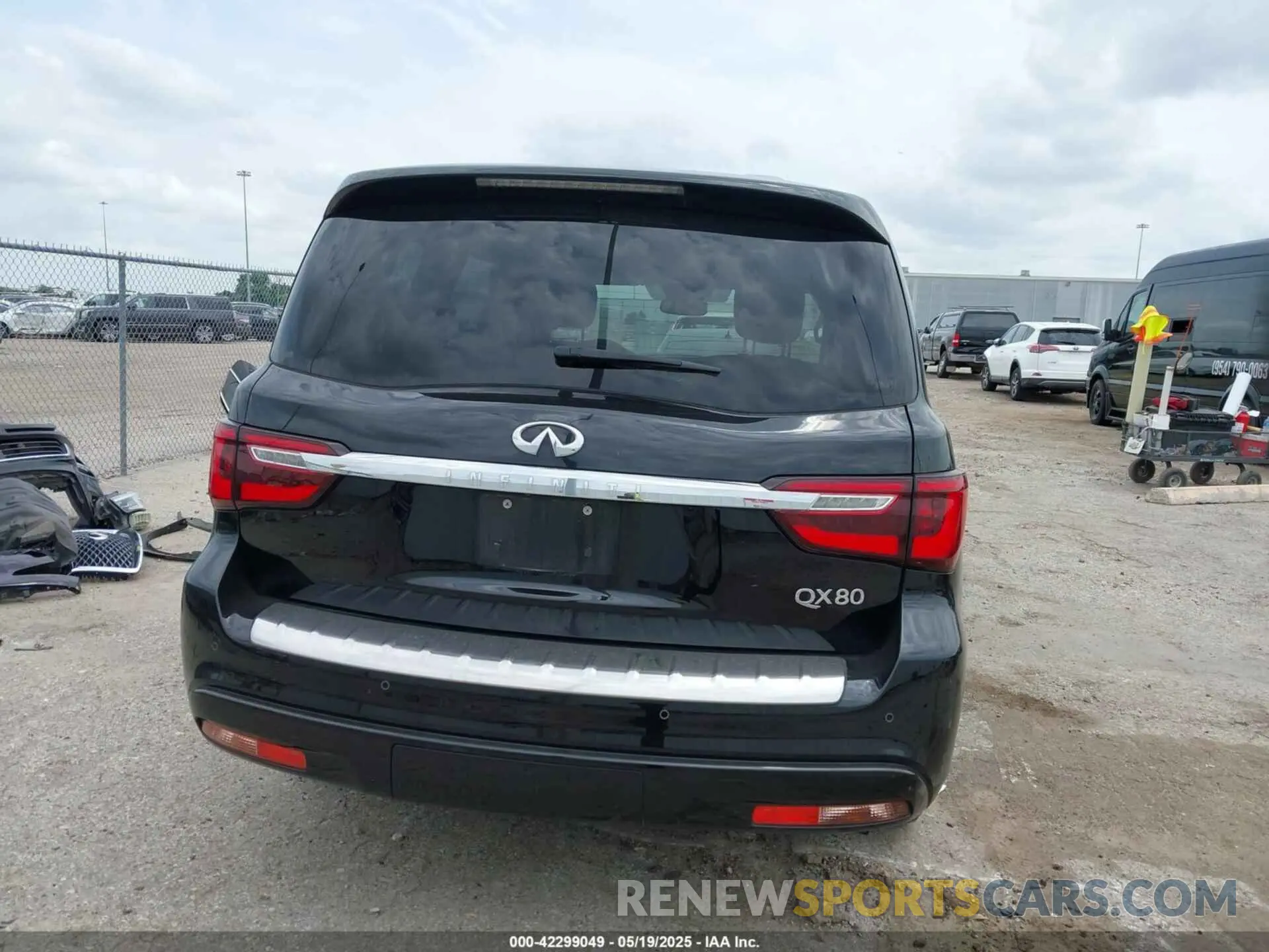 17 Фотография поврежденного автомобиля JN8AZ2NF0K9683582 INFINITI QX80 2019