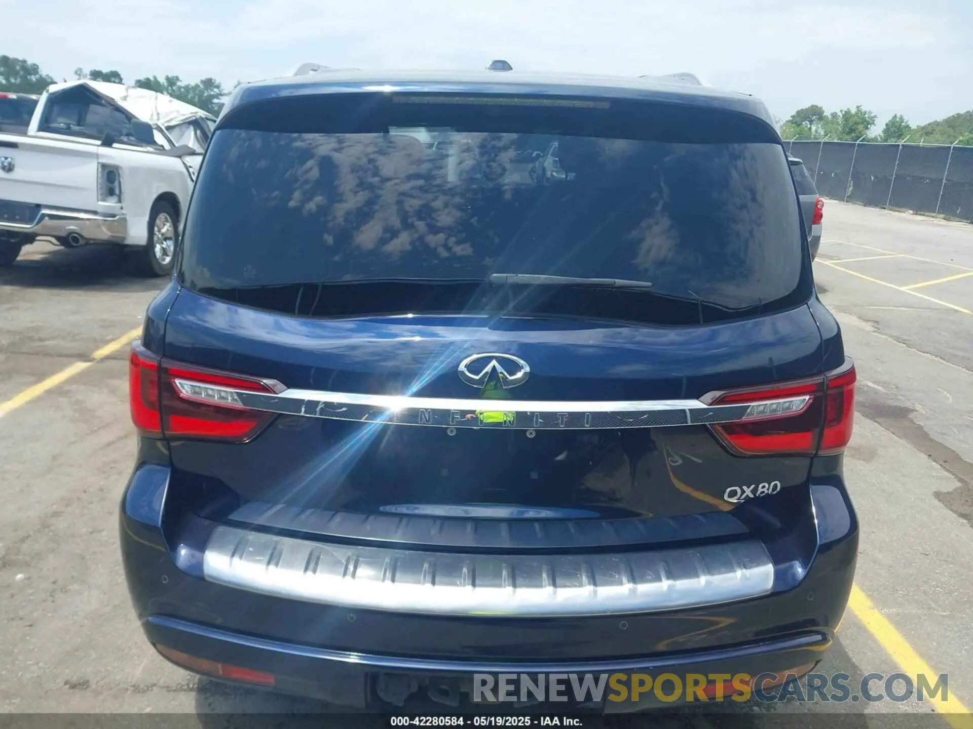 16 Photograph of a damaged car JN8AZ2NF4L9704435 INFINITI QX80 2020