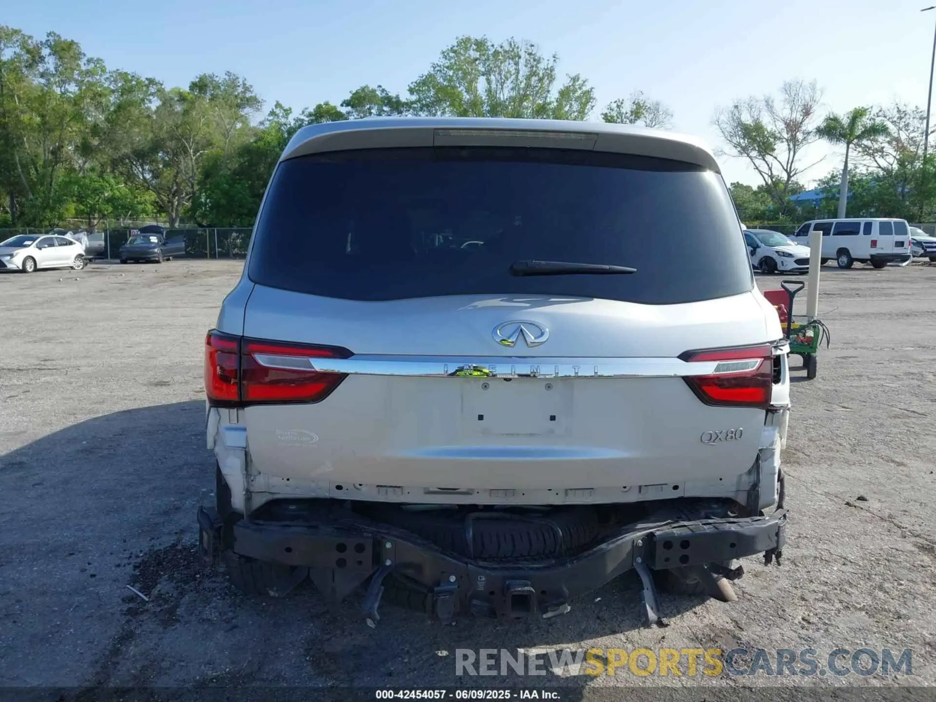 17 Фотография поврежденного автомобиля JN8AZ2NF8L9704194 INFINITI QX80 2020