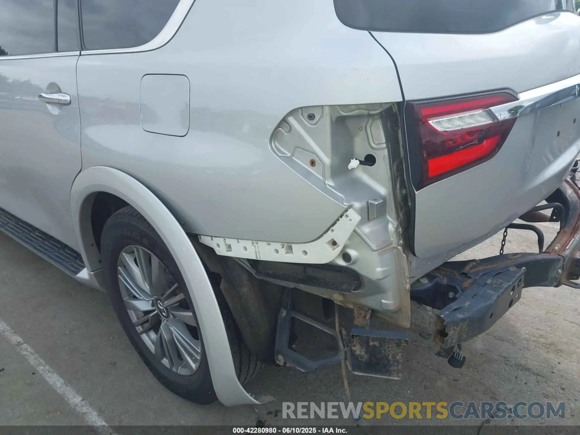 18 Photograph of a damaged car JN8AZ2AF2M9719720 INFINITI QX80 2021