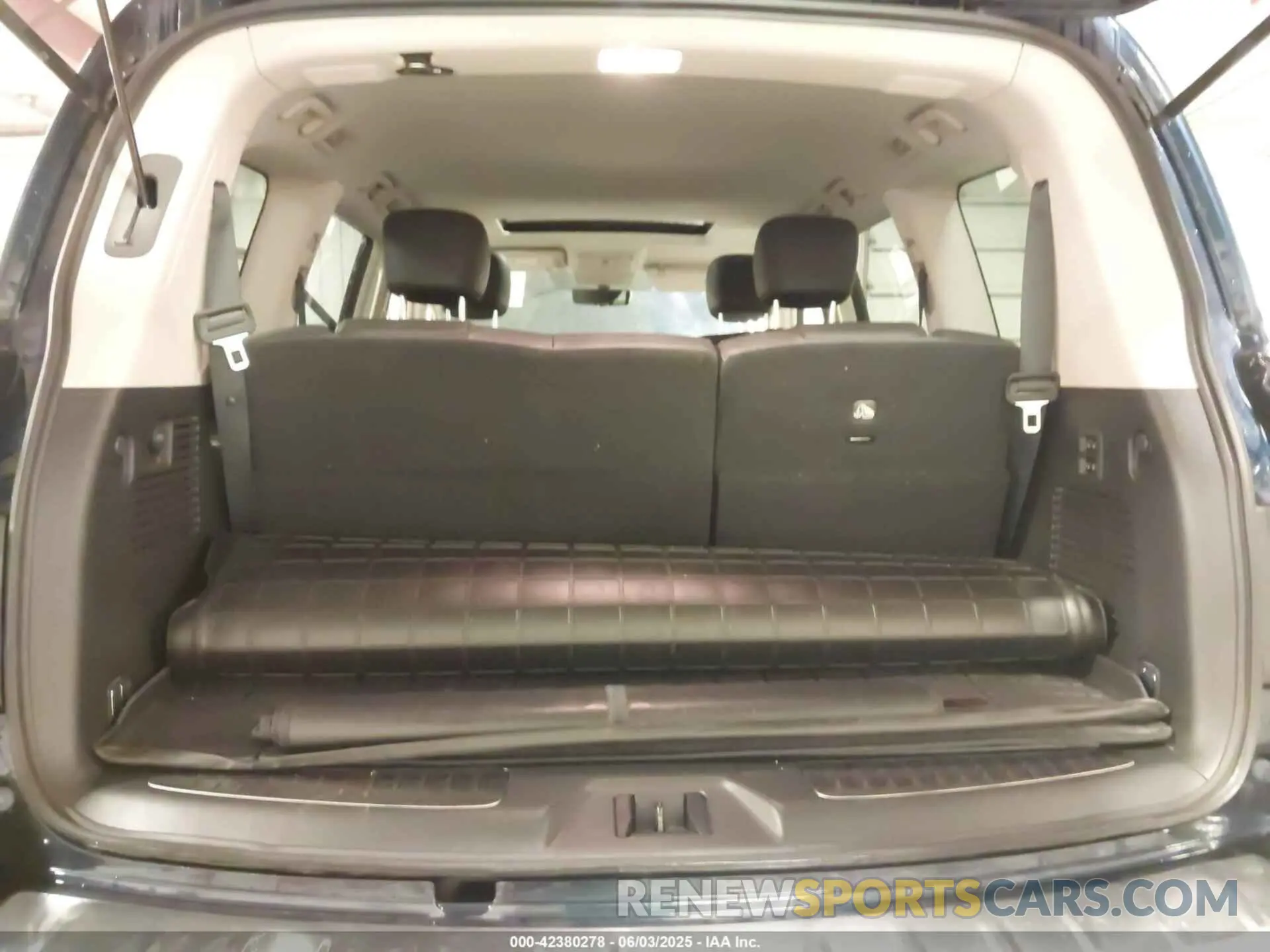 17 Photograph of a damaged car JN8AZ2AE2N9290488 INFINITI QX80 2022