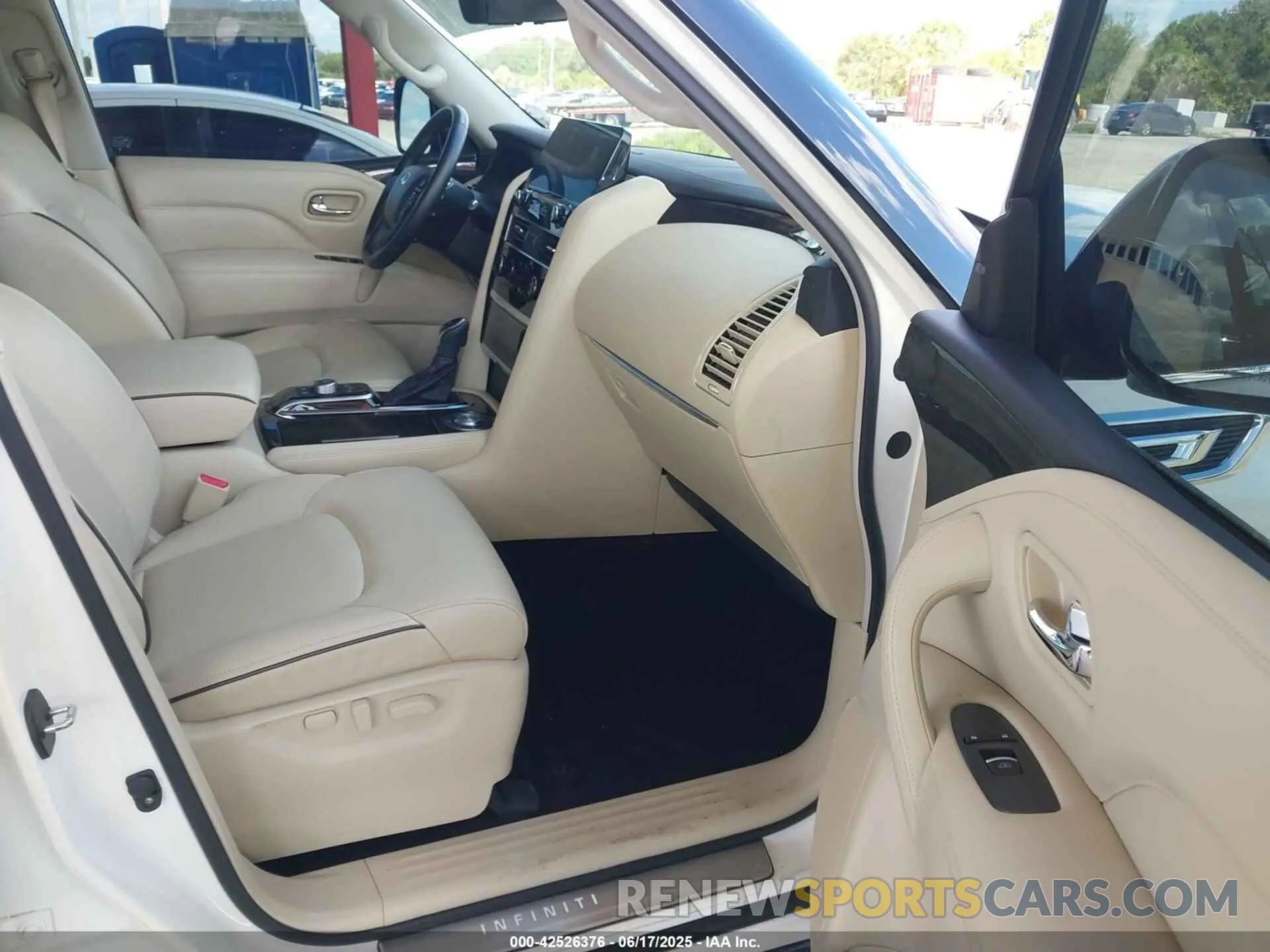 5 Photograph of a damaged car JN8AZ2AF3N9740156 INFINITI QX80 2022