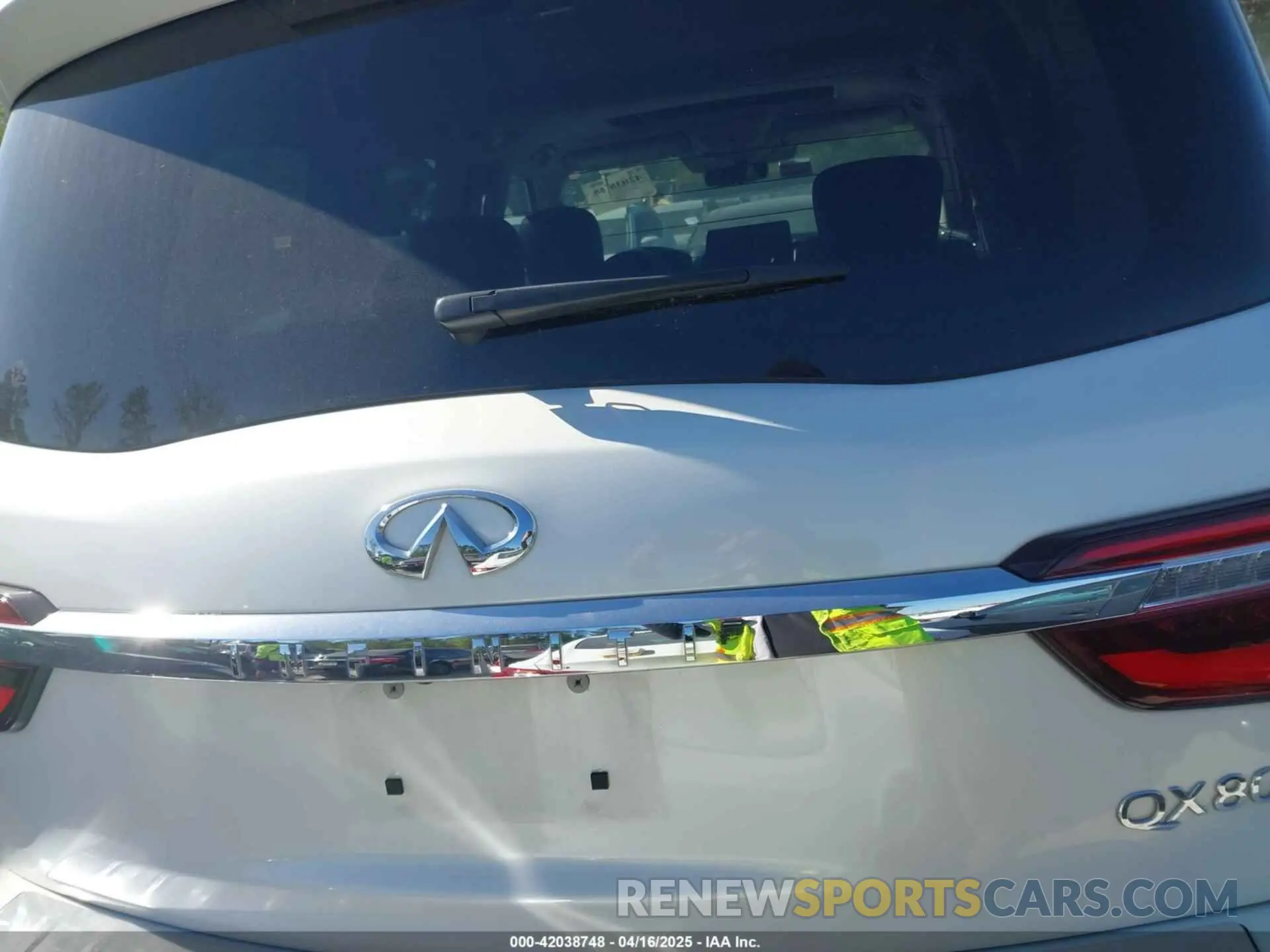 16 Photograph of a damaged car JN8AZ2AF9R9765066 INFINITI QX80 2024