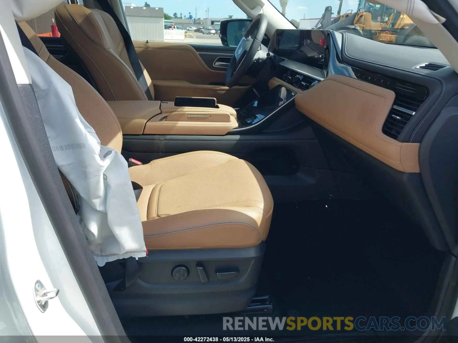 5 Photograph of a damaged car JN8AZ3BA9S9001443 INFINITI QX80 2025