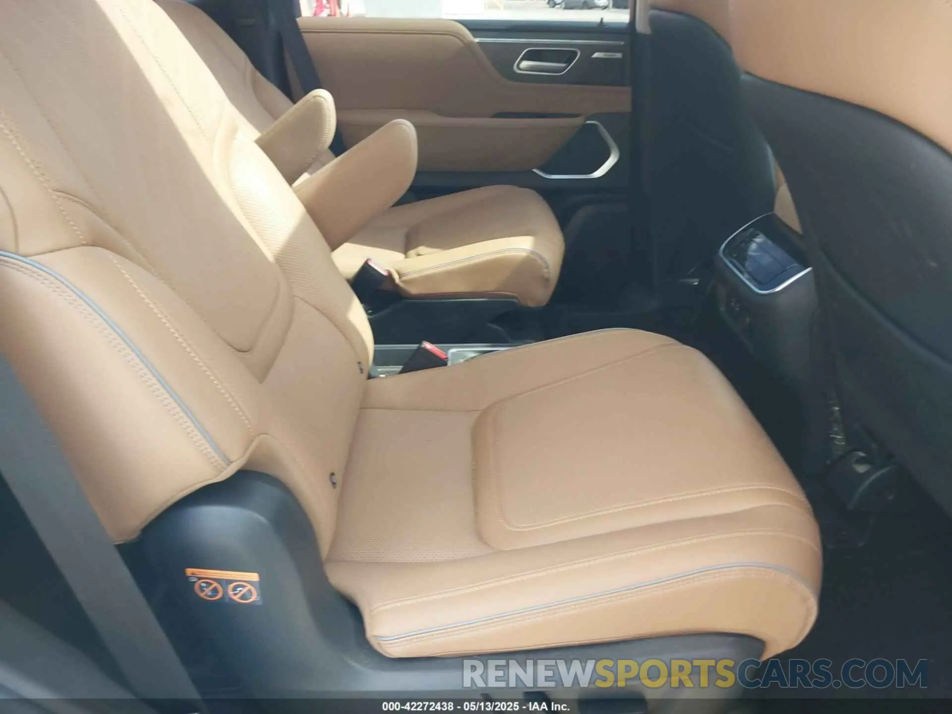 8 Photograph of a damaged car JN8AZ3BA9S9001443 INFINITI QX80 2025