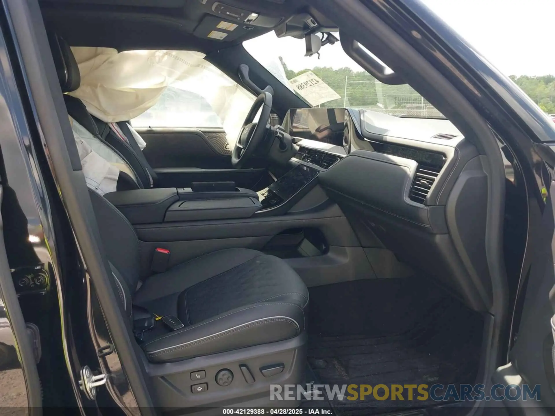 5 Photograph of a damaged car JN8AZ3CC9S9603386 INFINITI QX80 2025